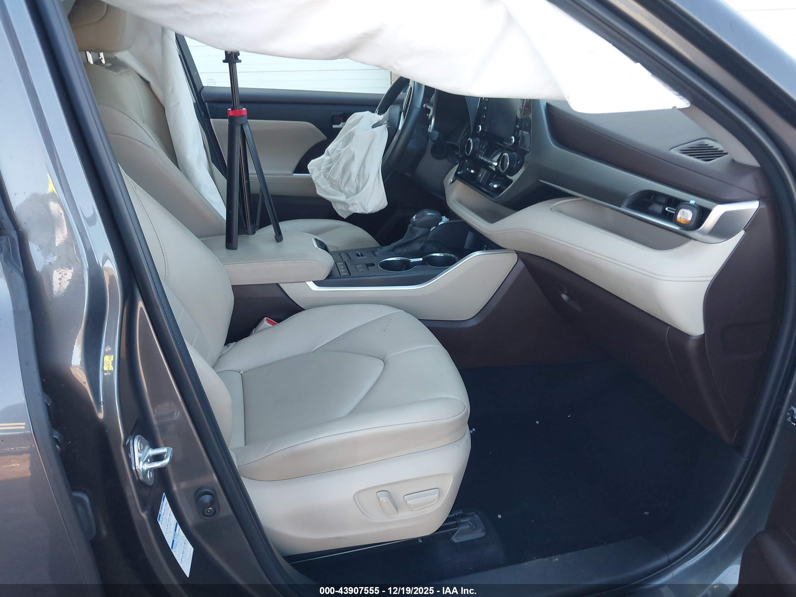 TOYOTA HIGHLANDER image 5