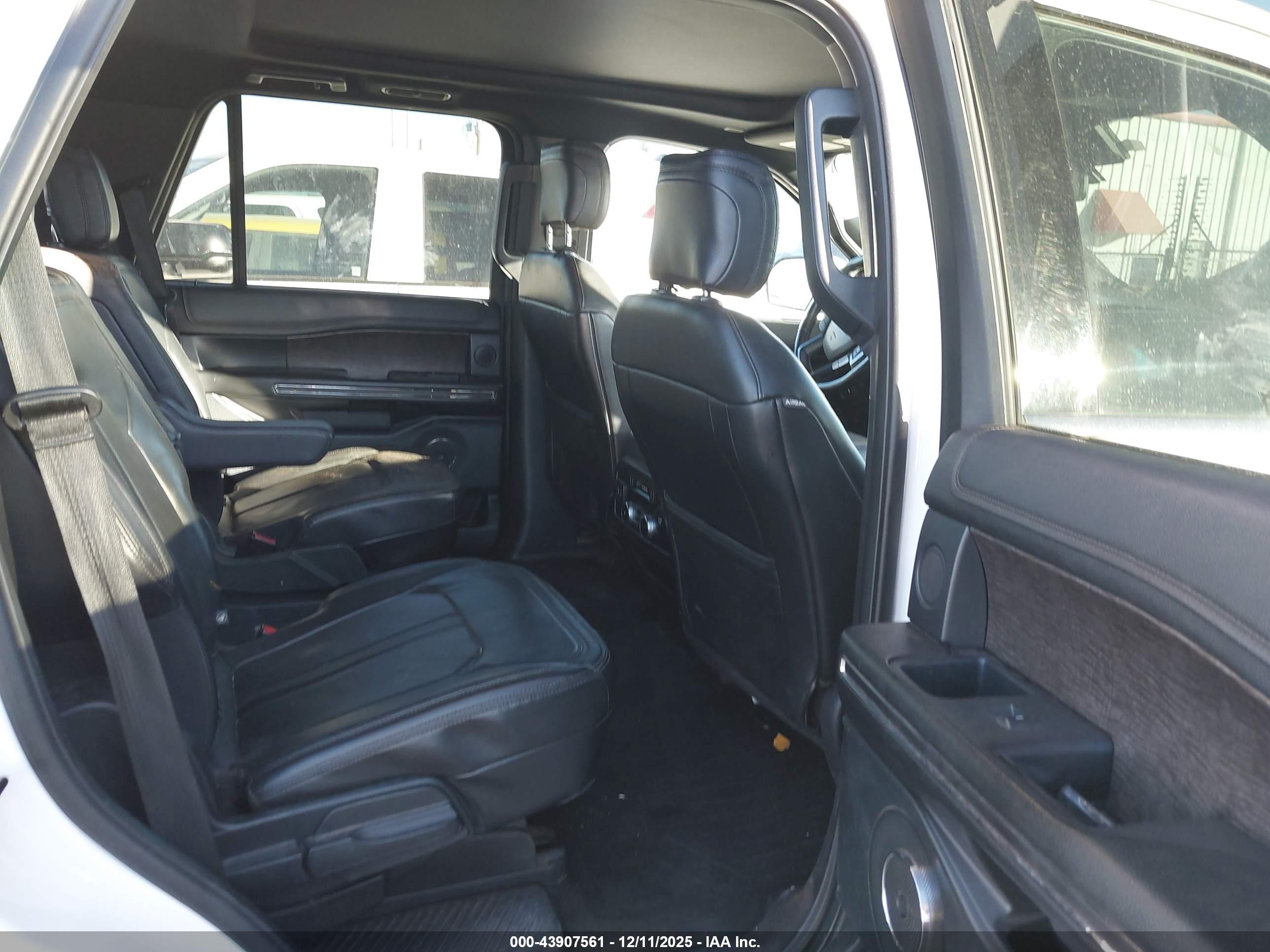 FORD EXPEDITION image 8