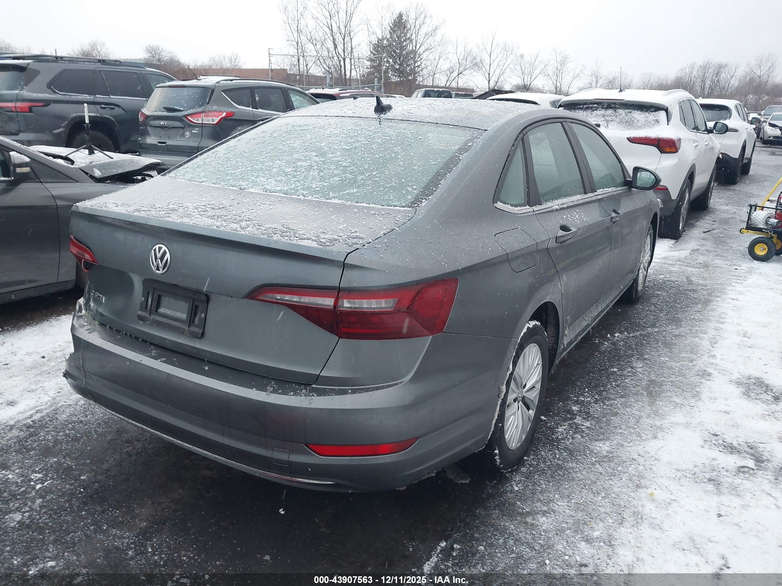 VOLKSWAGEN JETTA image 4