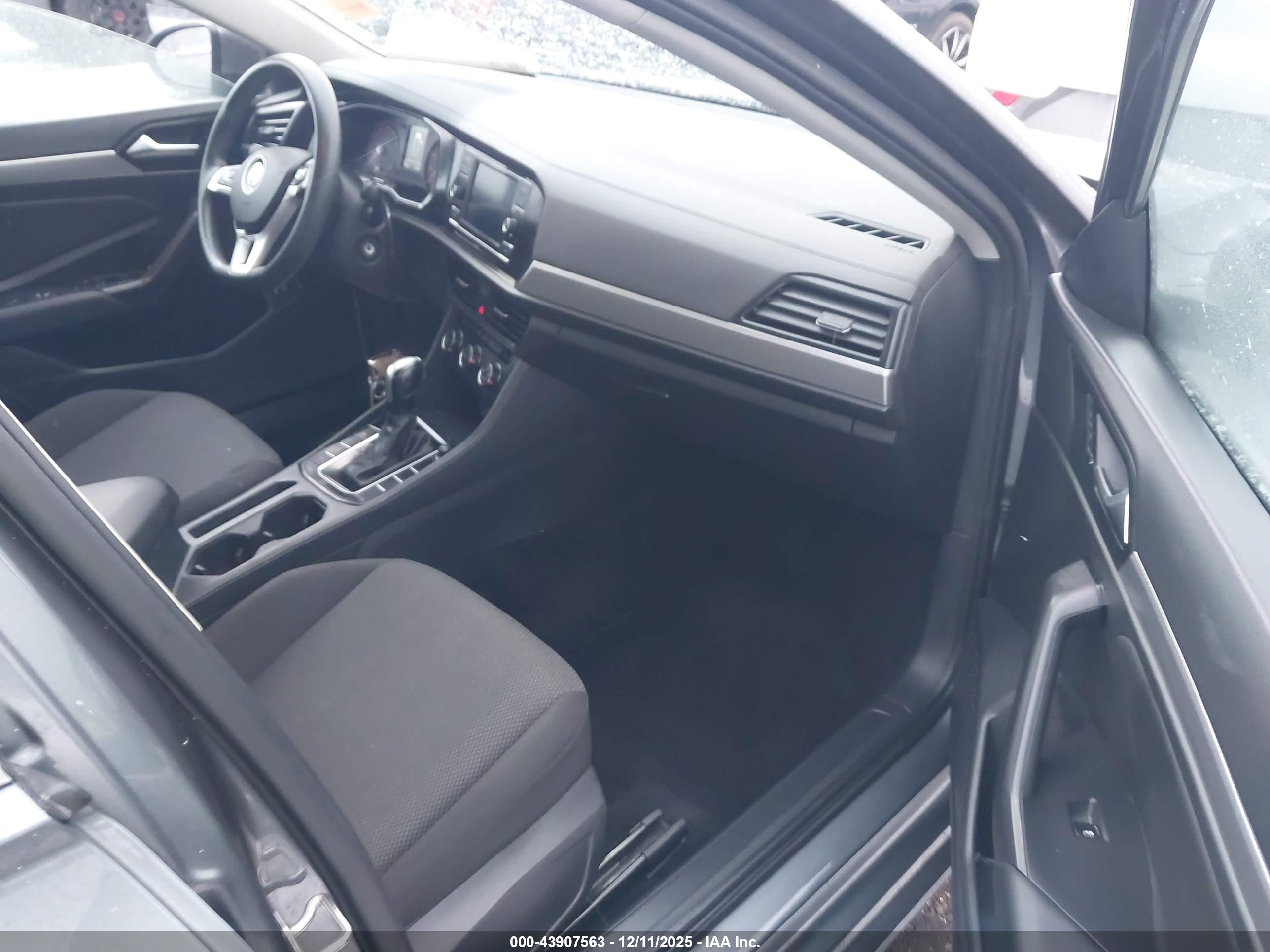 VOLKSWAGEN JETTA image 5