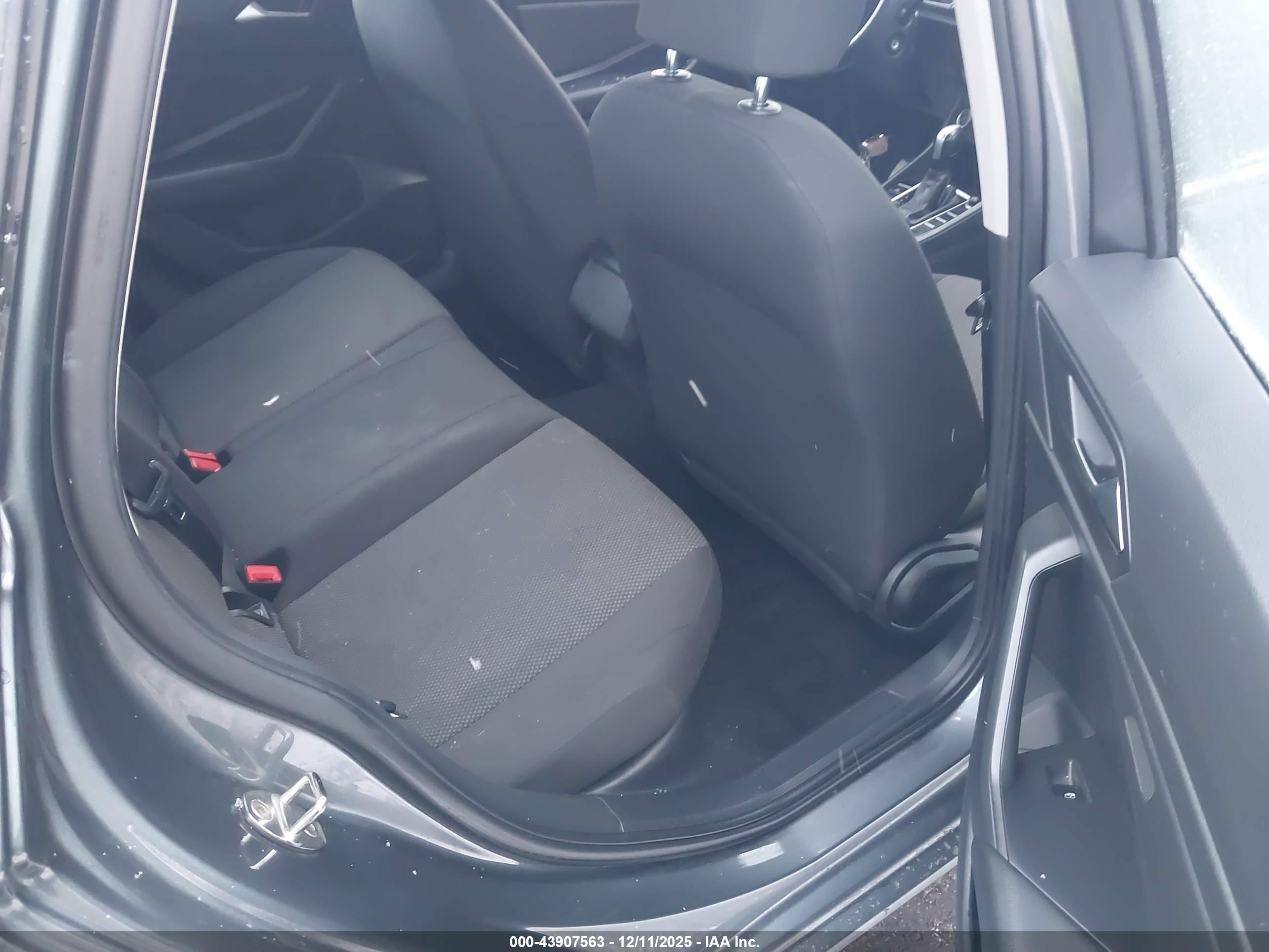 VOLKSWAGEN JETTA image 8