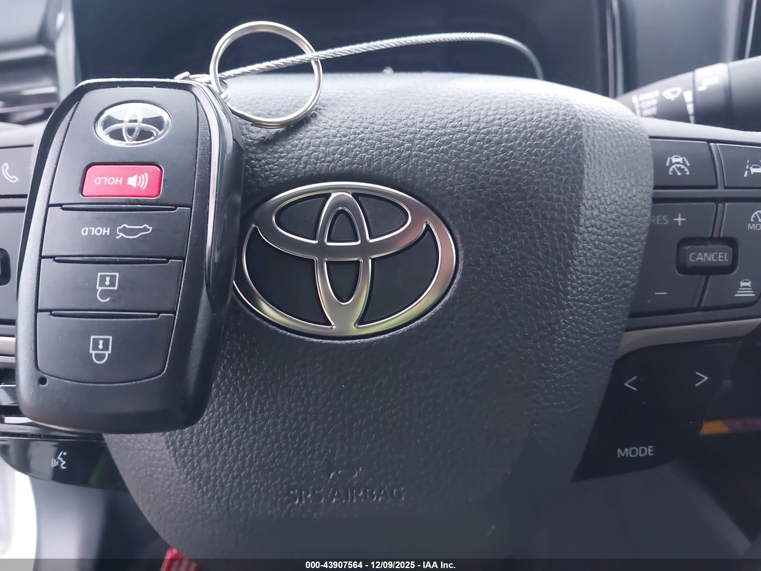 TOYOTA CAMRY image 11
