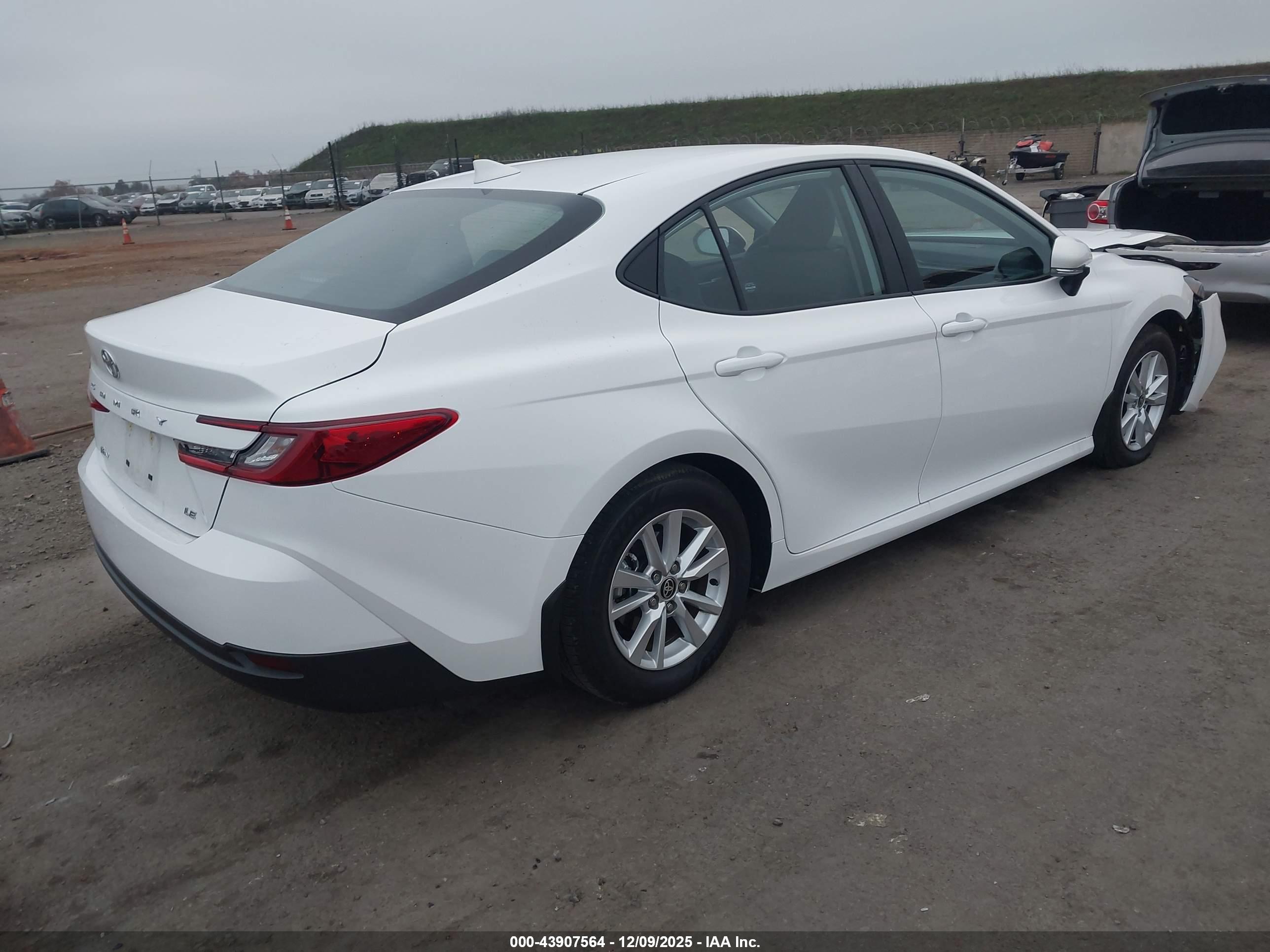 TOYOTA CAMRY image 4