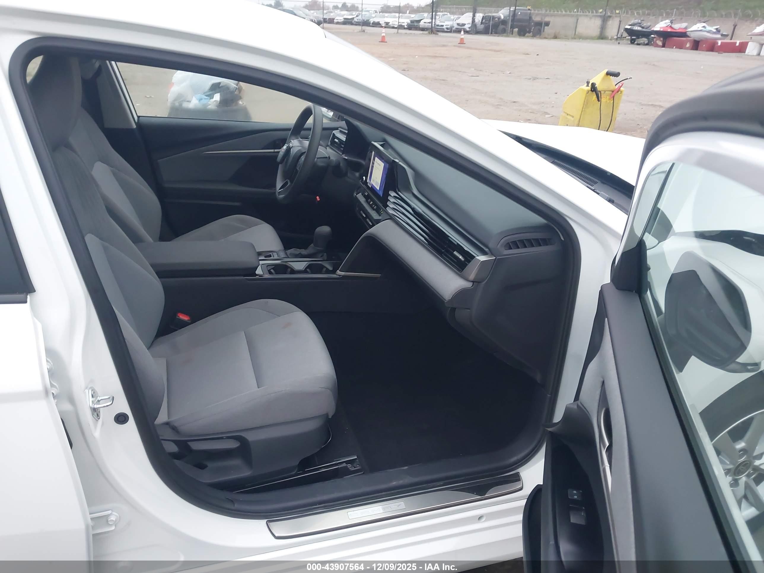 TOYOTA CAMRY image 5