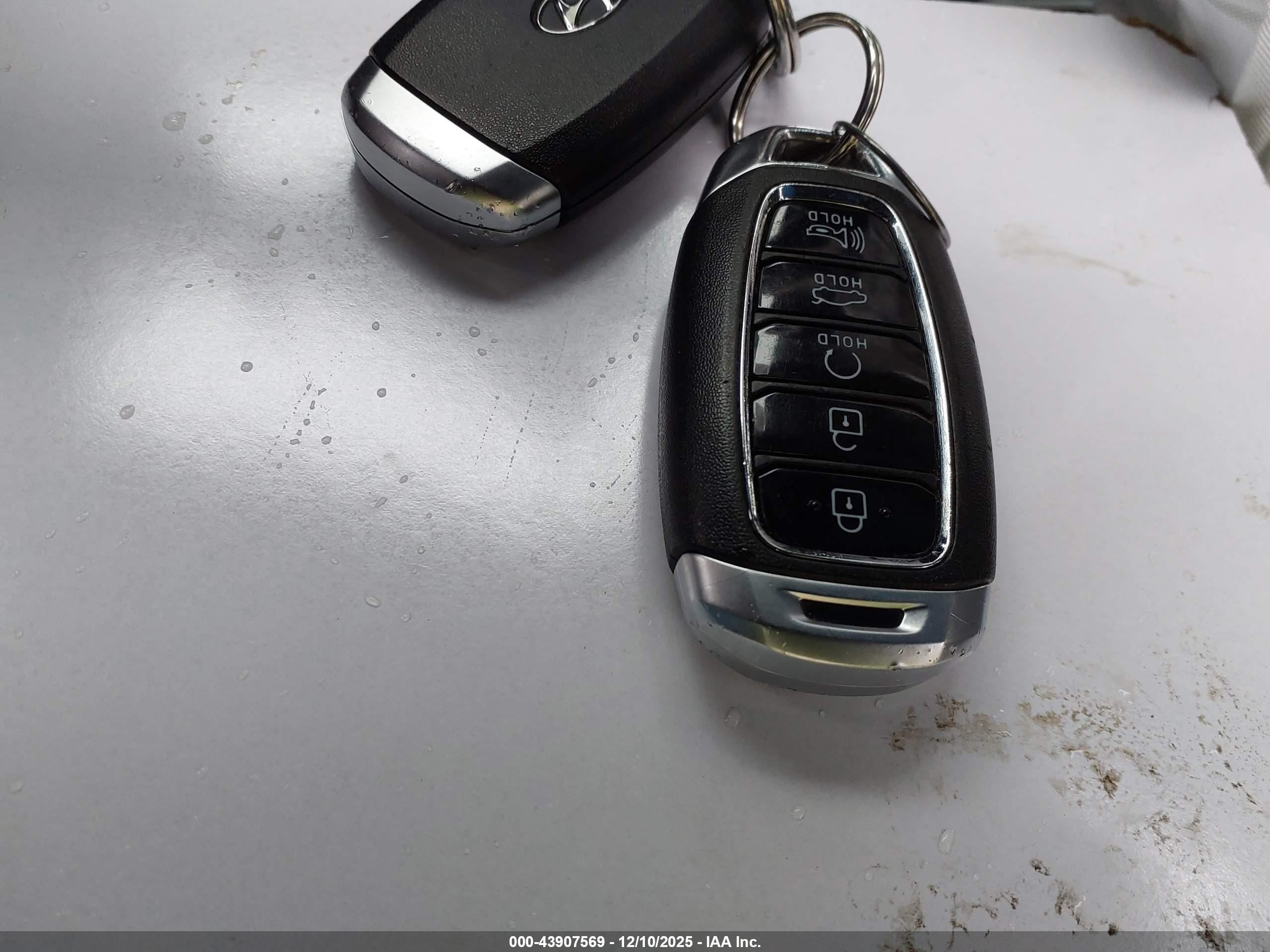 HYUNDAI ELANTRA image 11
