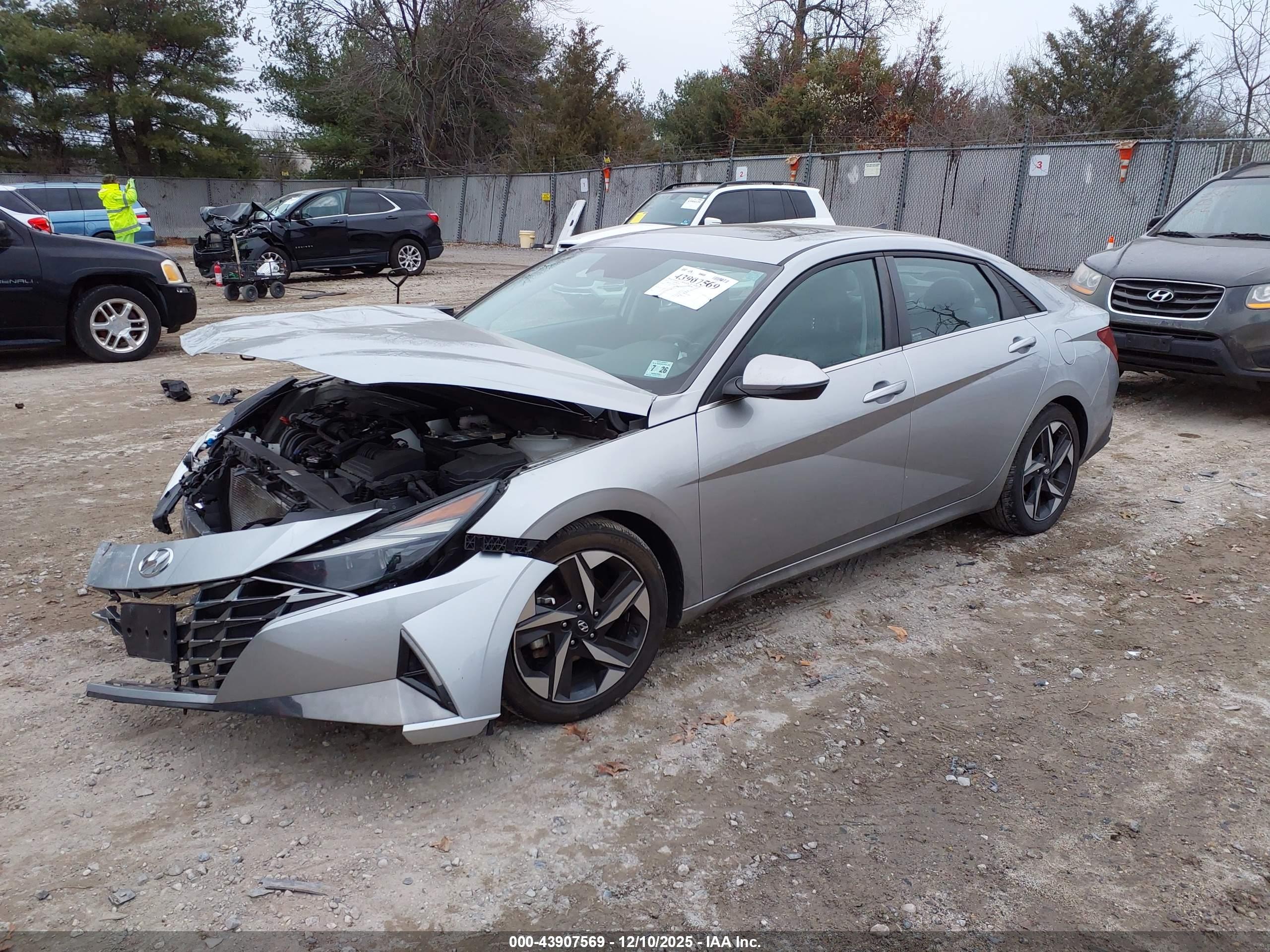HYUNDAI ELANTRA image 2