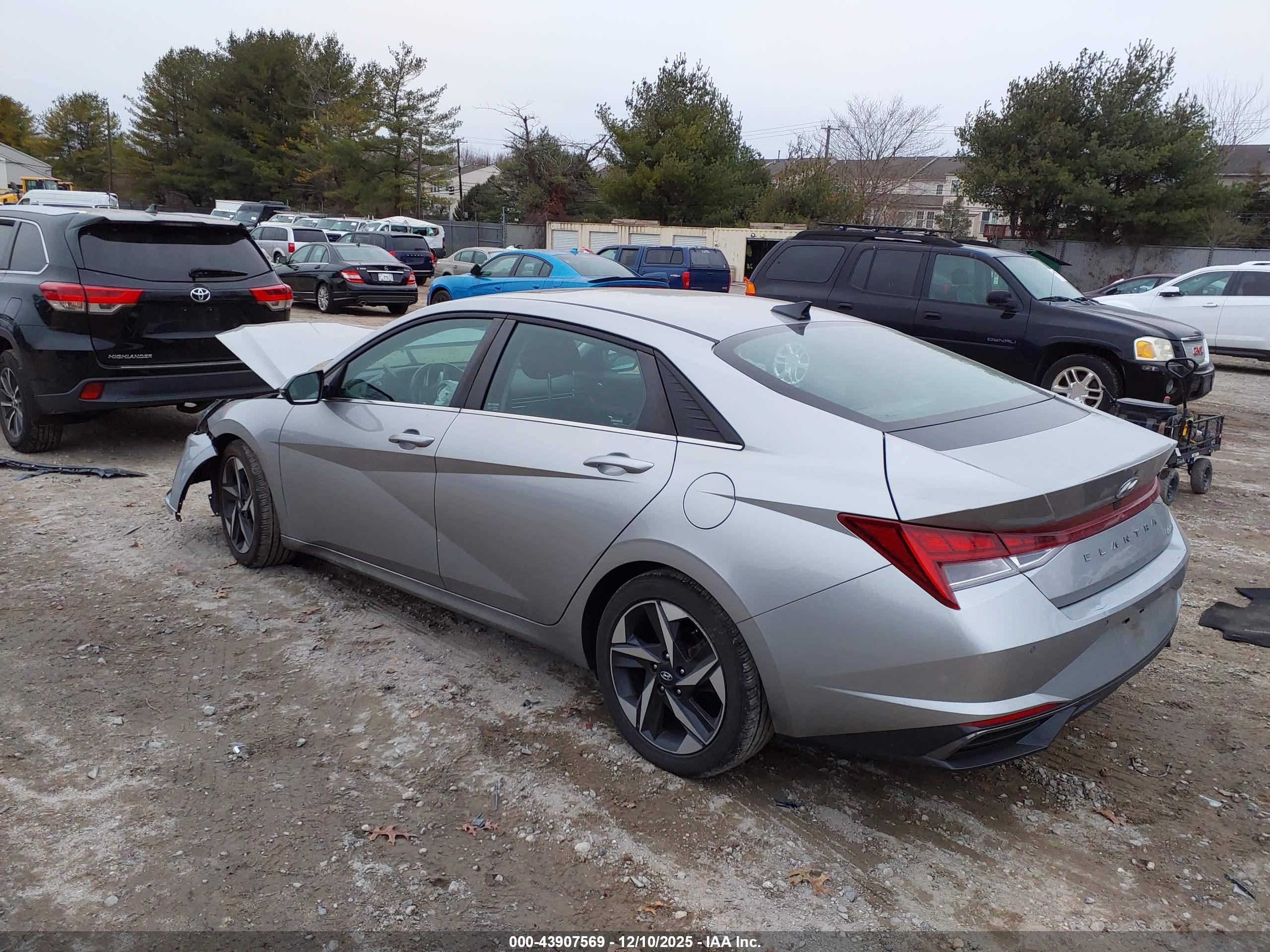 HYUNDAI ELANTRA image 3