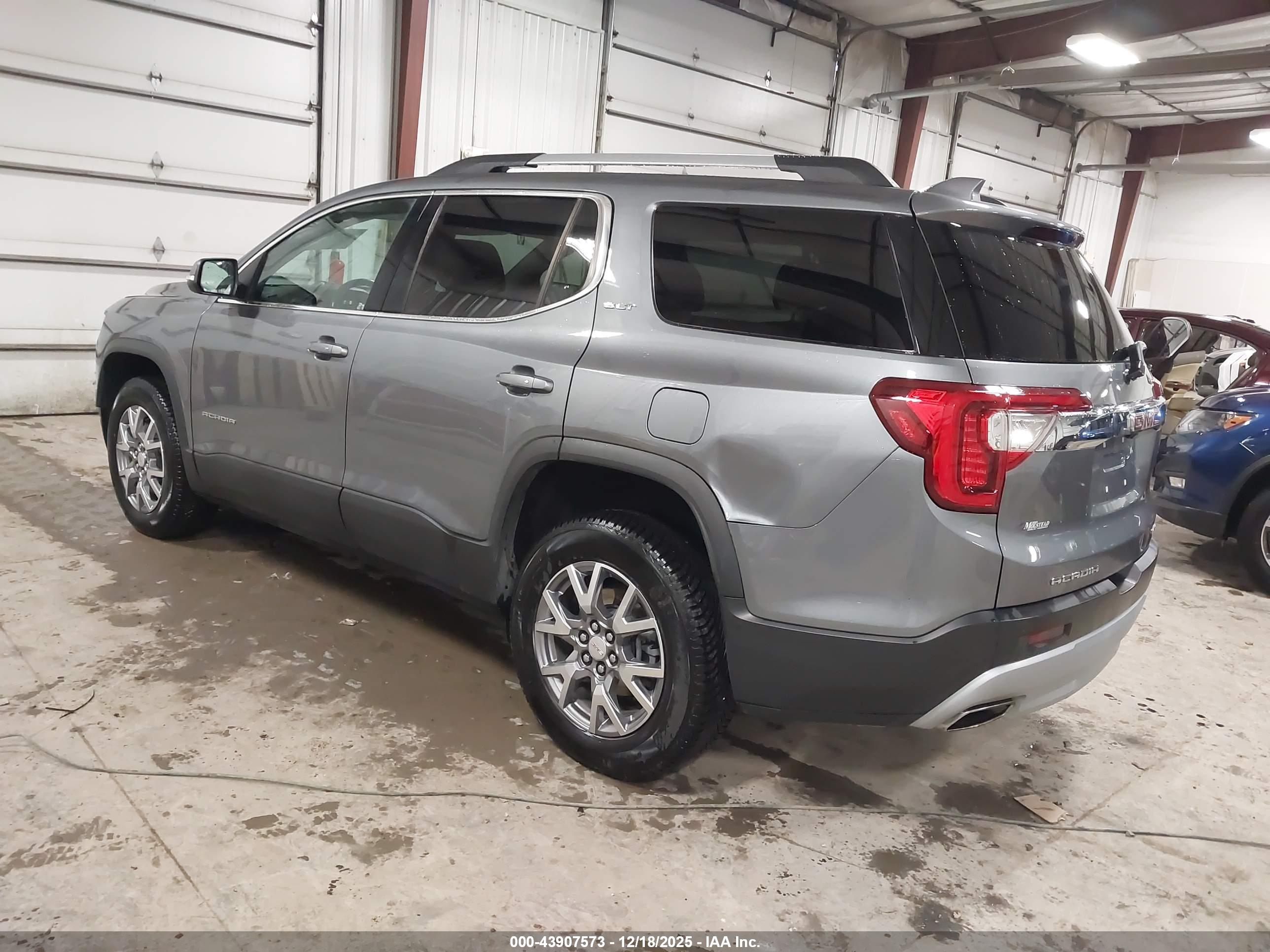 GMC ACADIA image 3