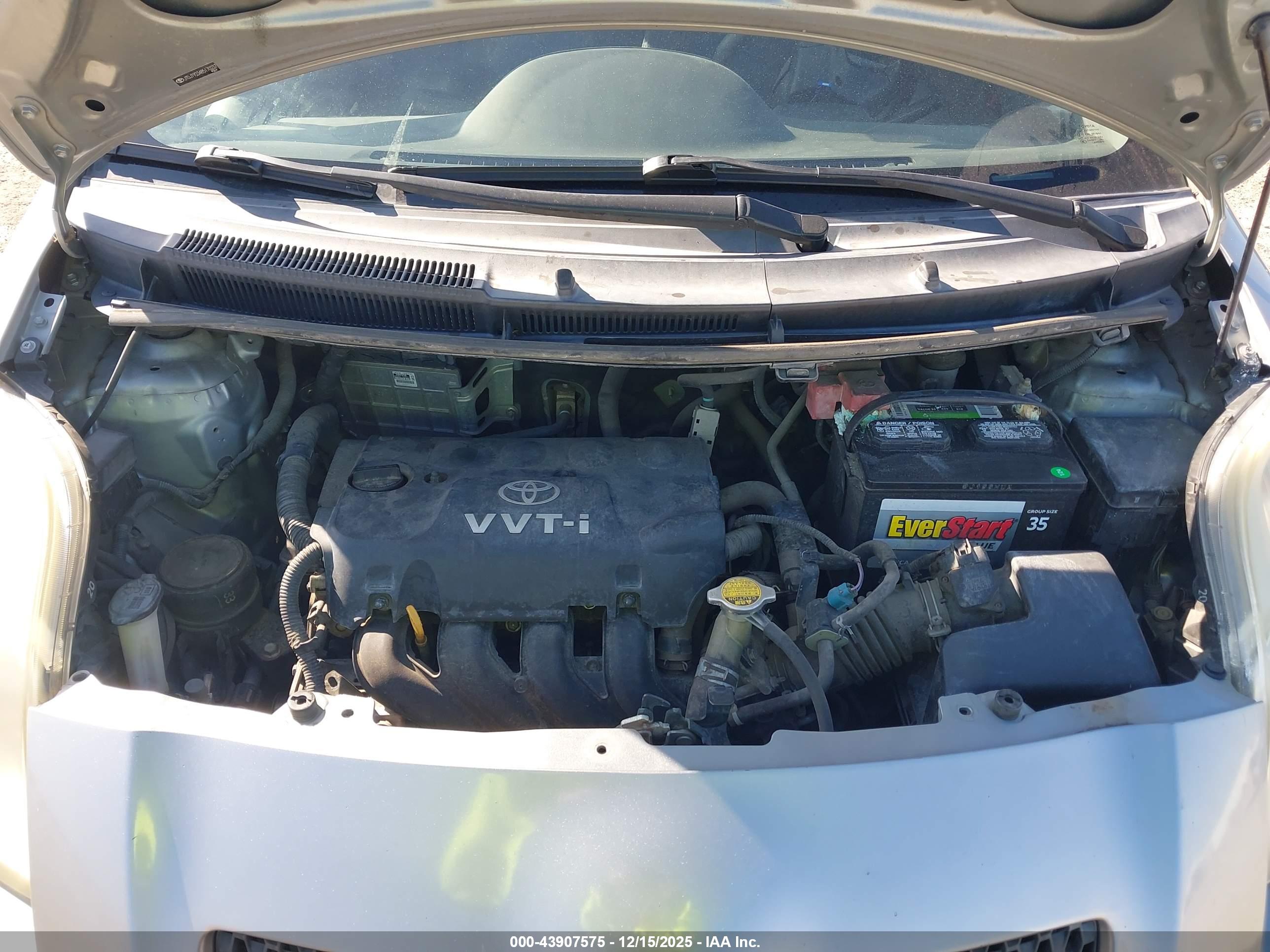 TOYOTA YARIS image 10