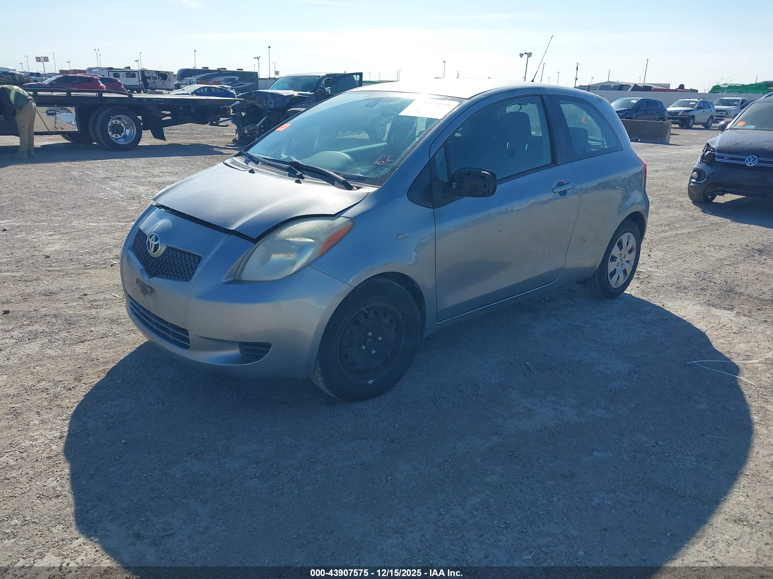 TOYOTA YARIS image 2