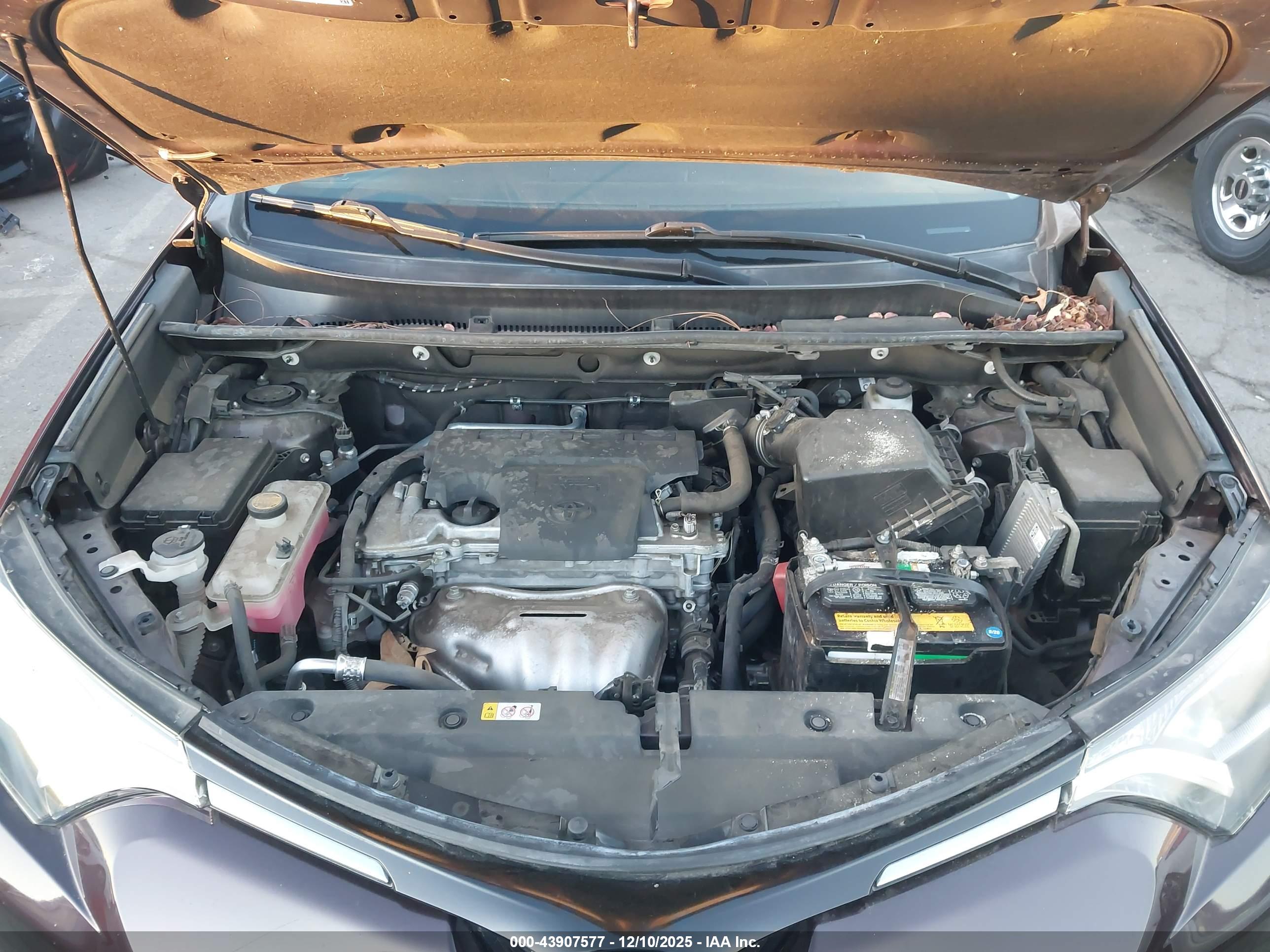 TOYOTA RAV4 image 10