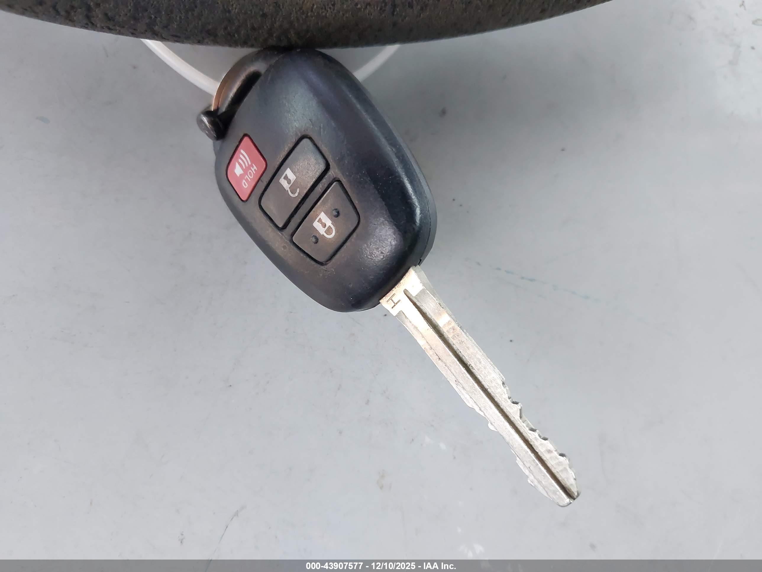 TOYOTA RAV4 image 11
