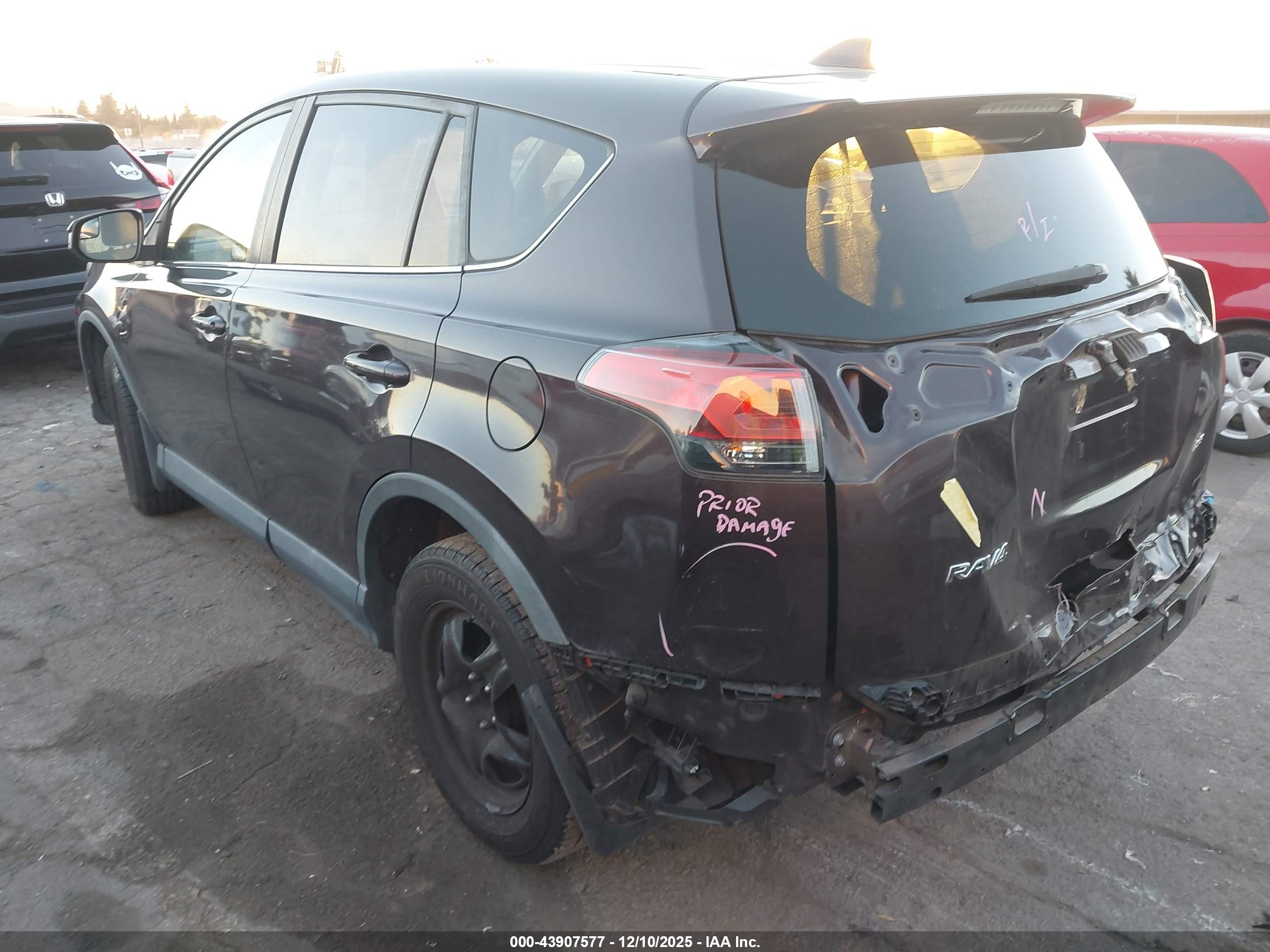 TOYOTA RAV4 image 3