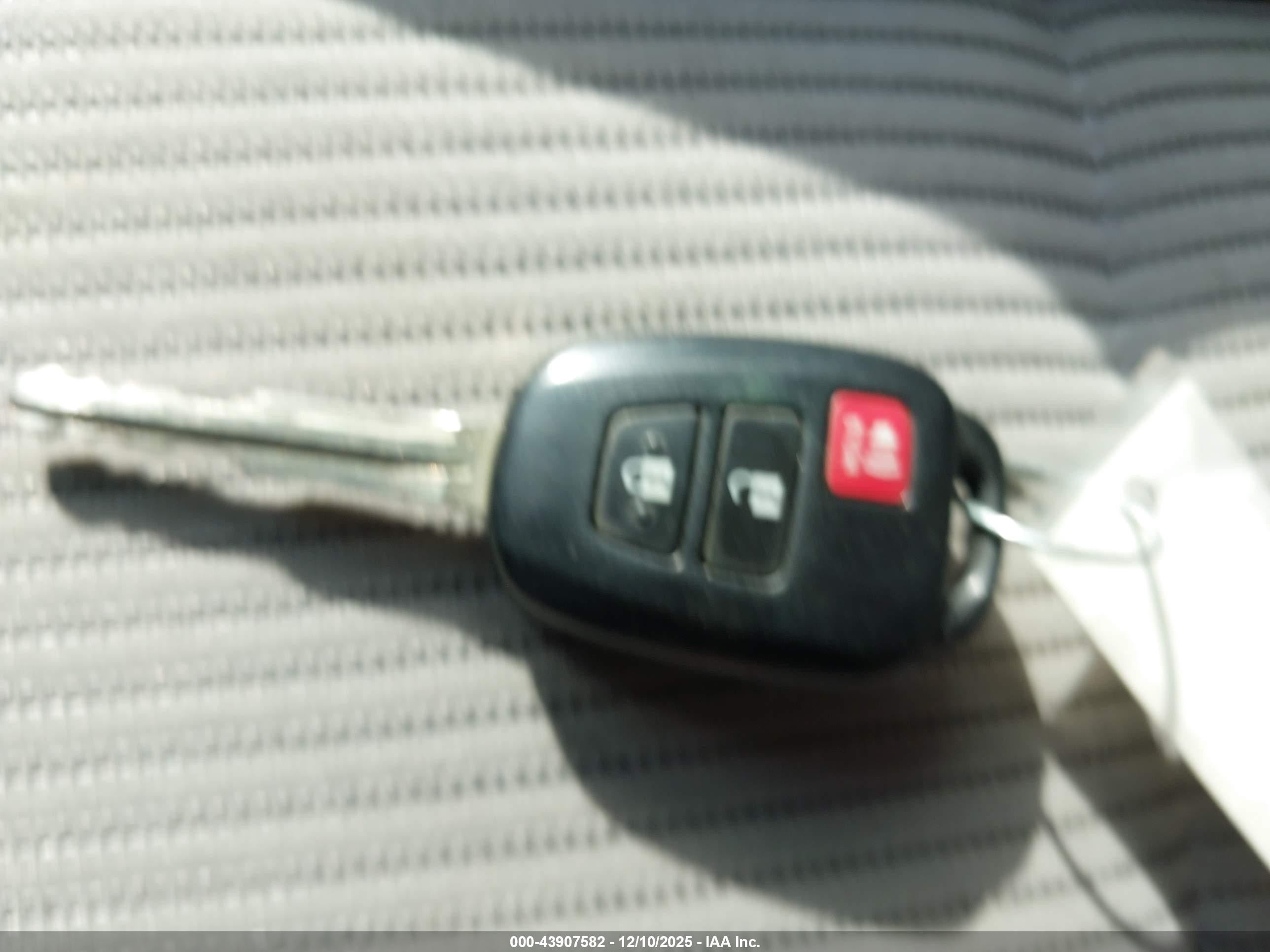 TOYOTA RAV4 image 11
