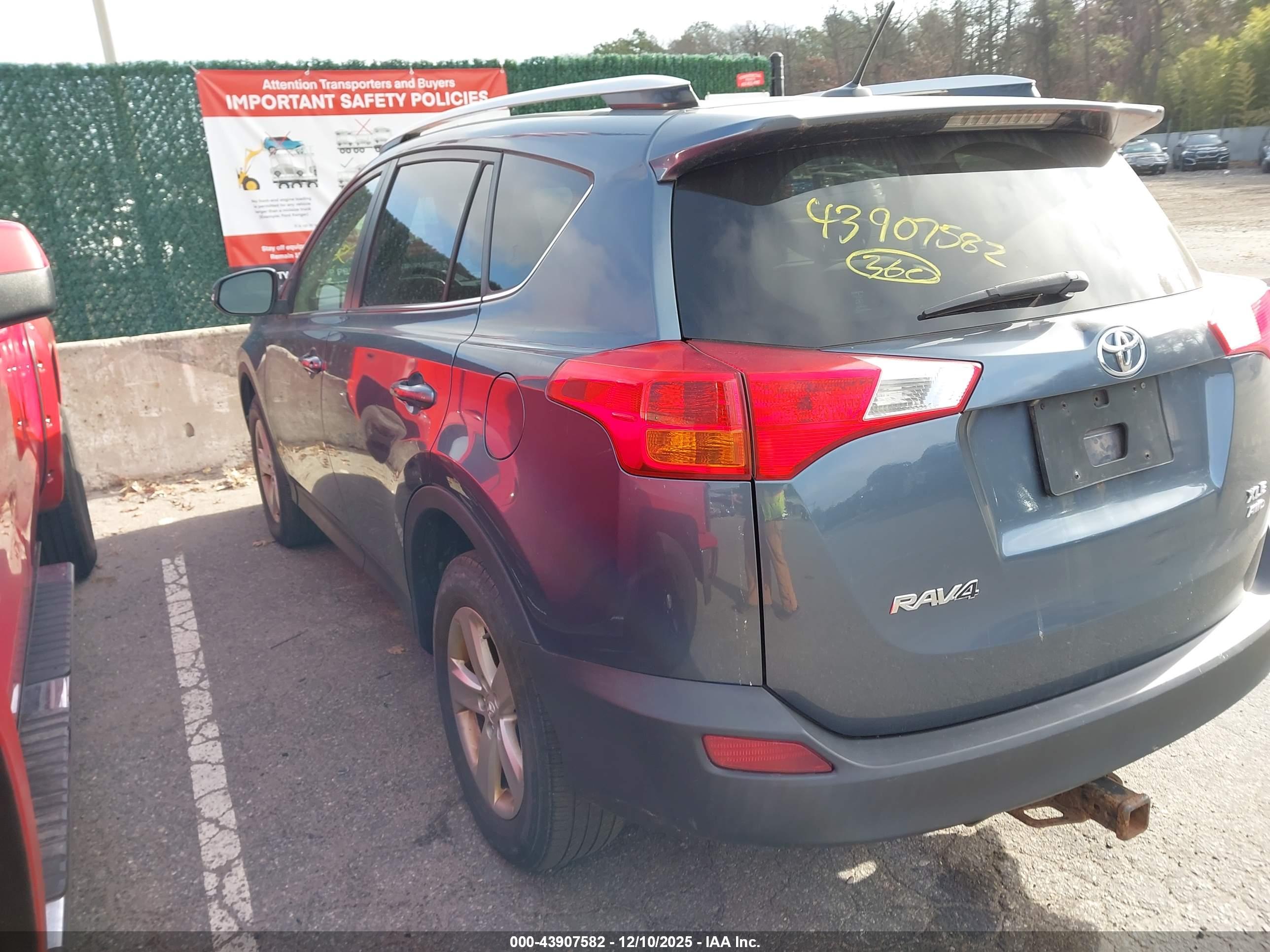 TOYOTA RAV4 image 3
