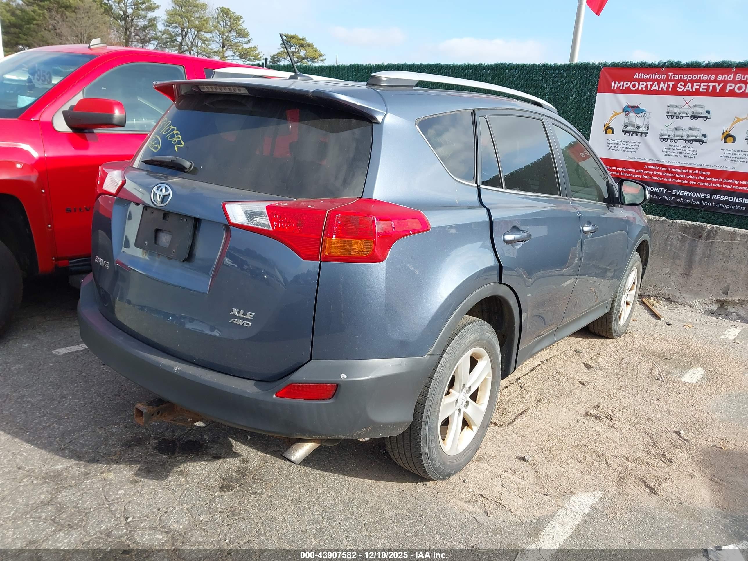 TOYOTA RAV4 image 4