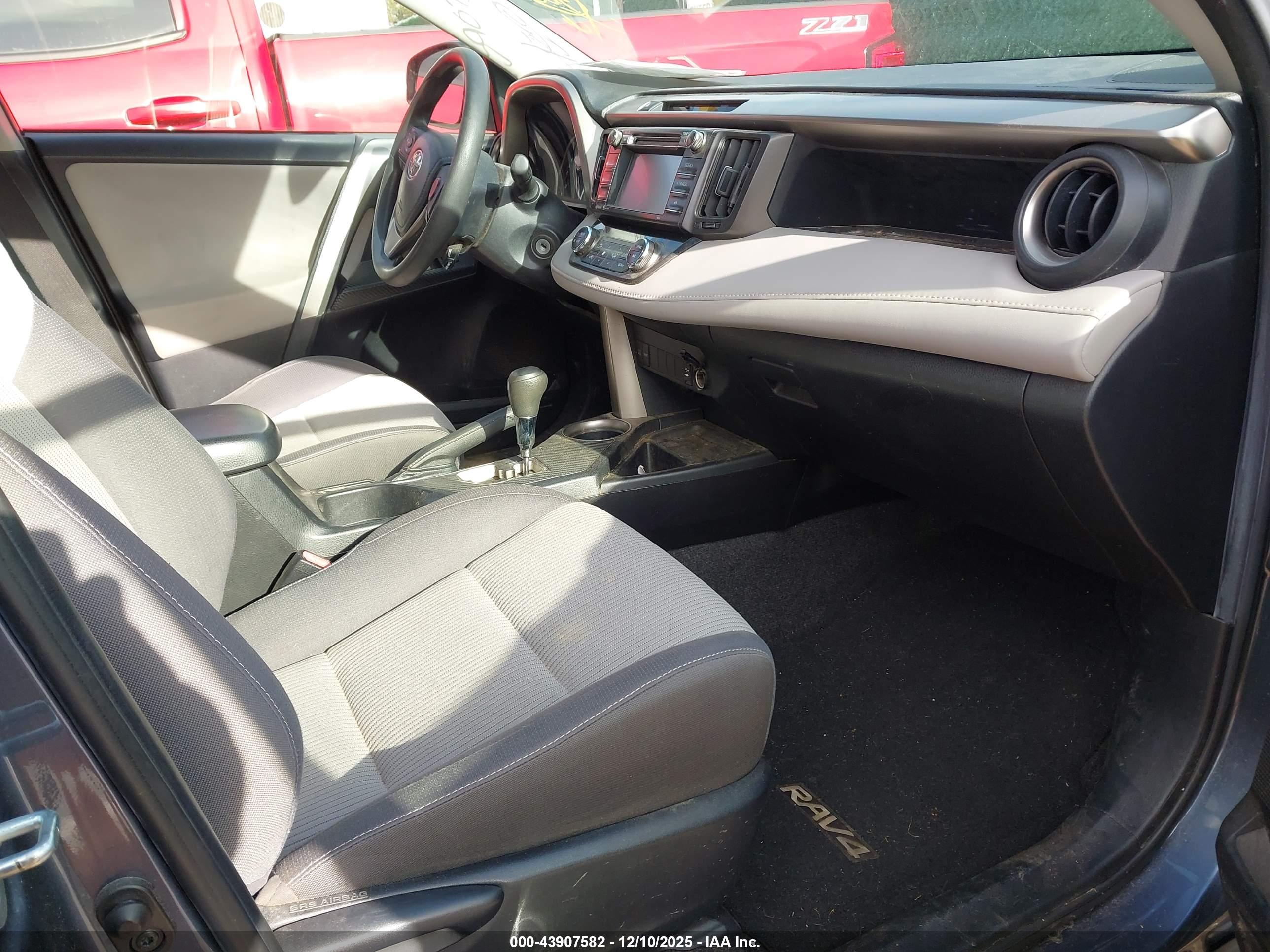 TOYOTA RAV4 image 5