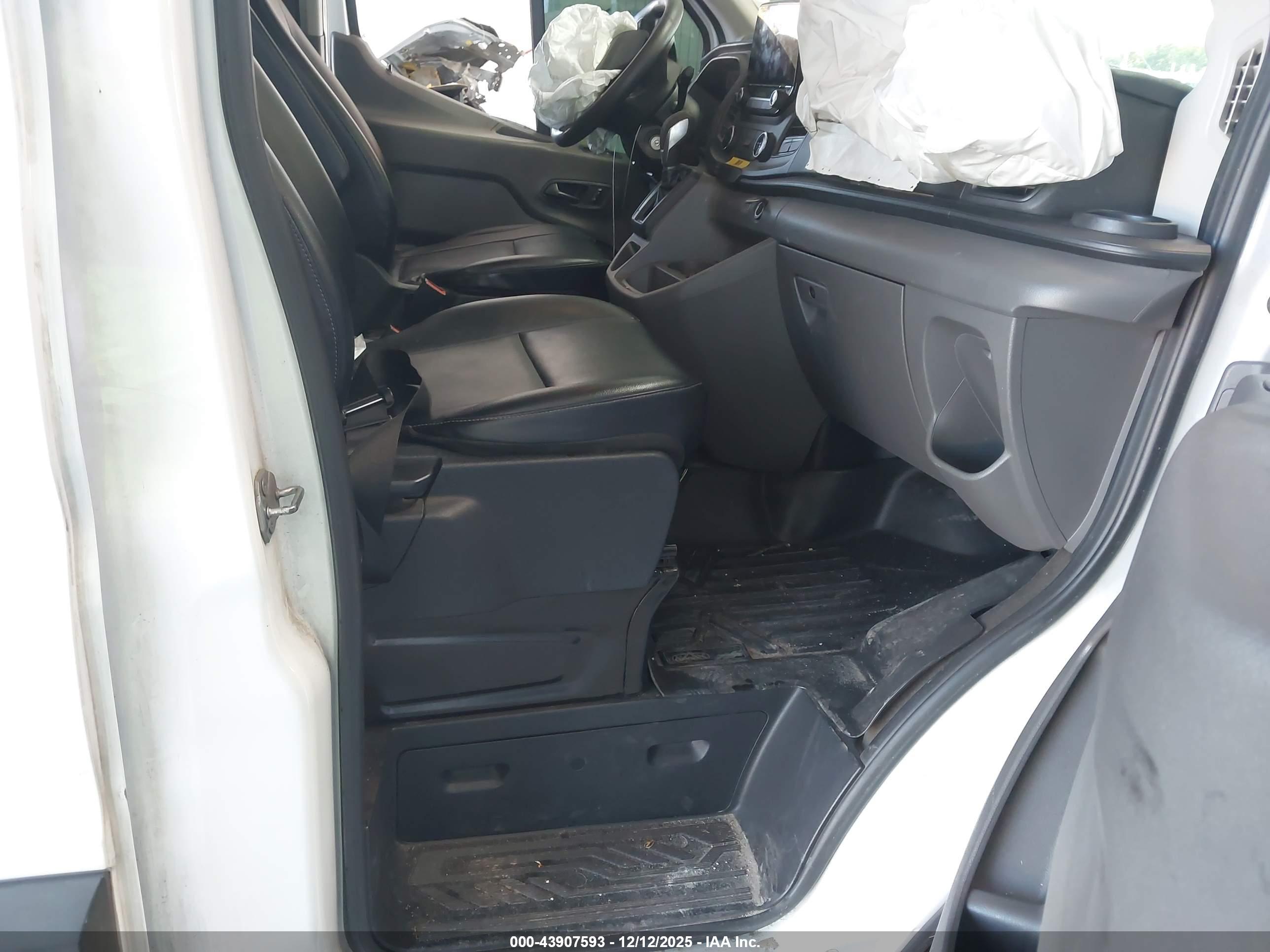 FORD TRANSIT-250 image 5