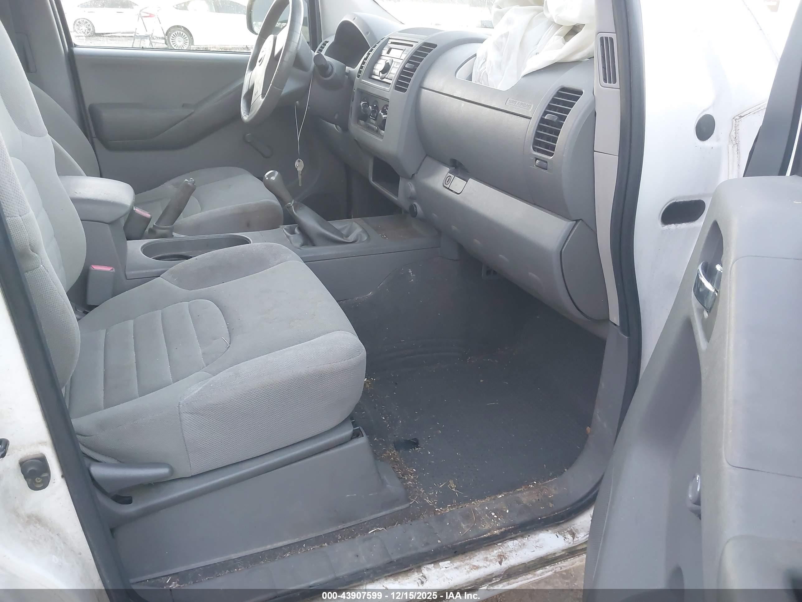 NISSAN FRONTIER image 5