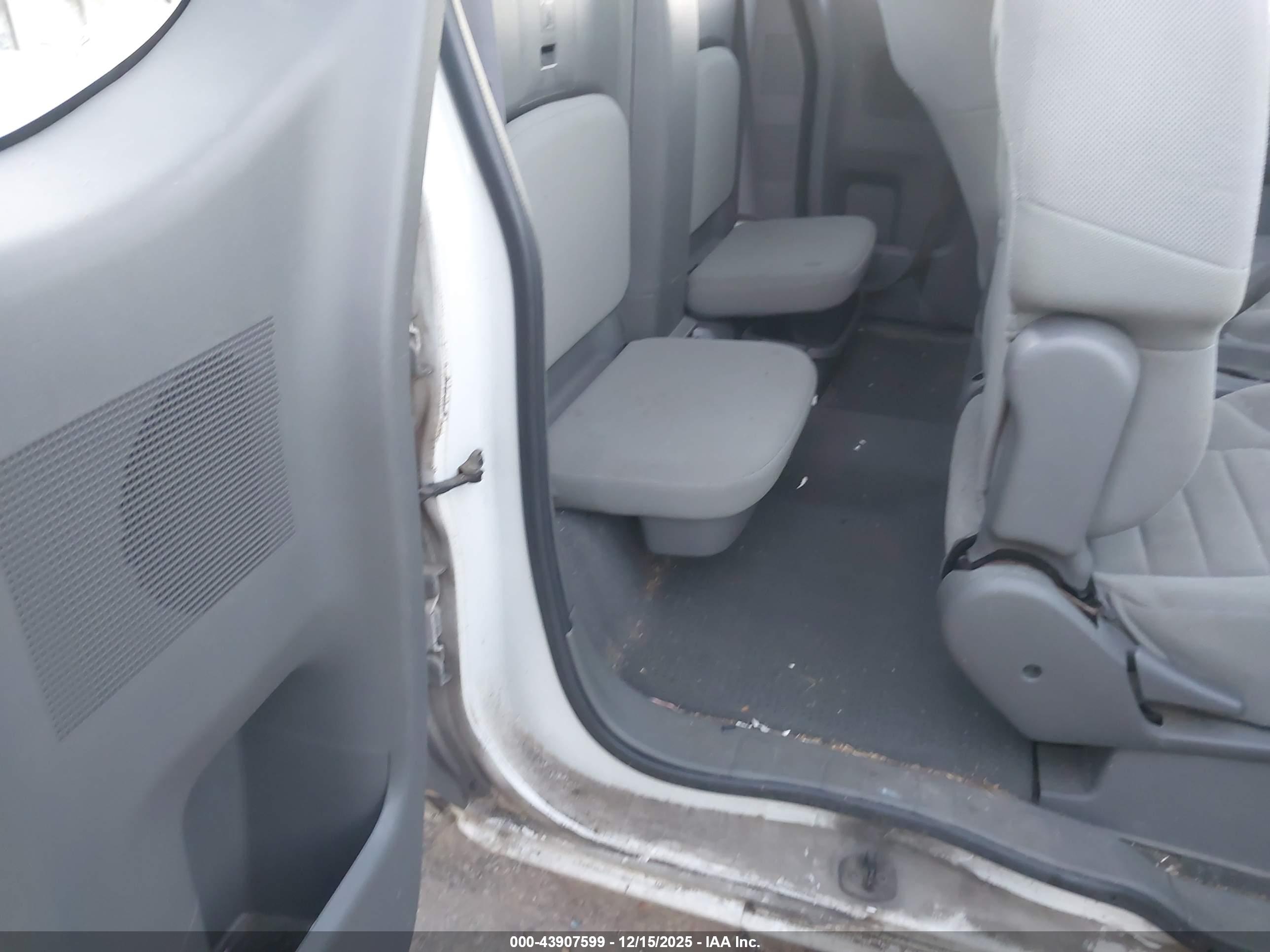 NISSAN FRONTIER image 8