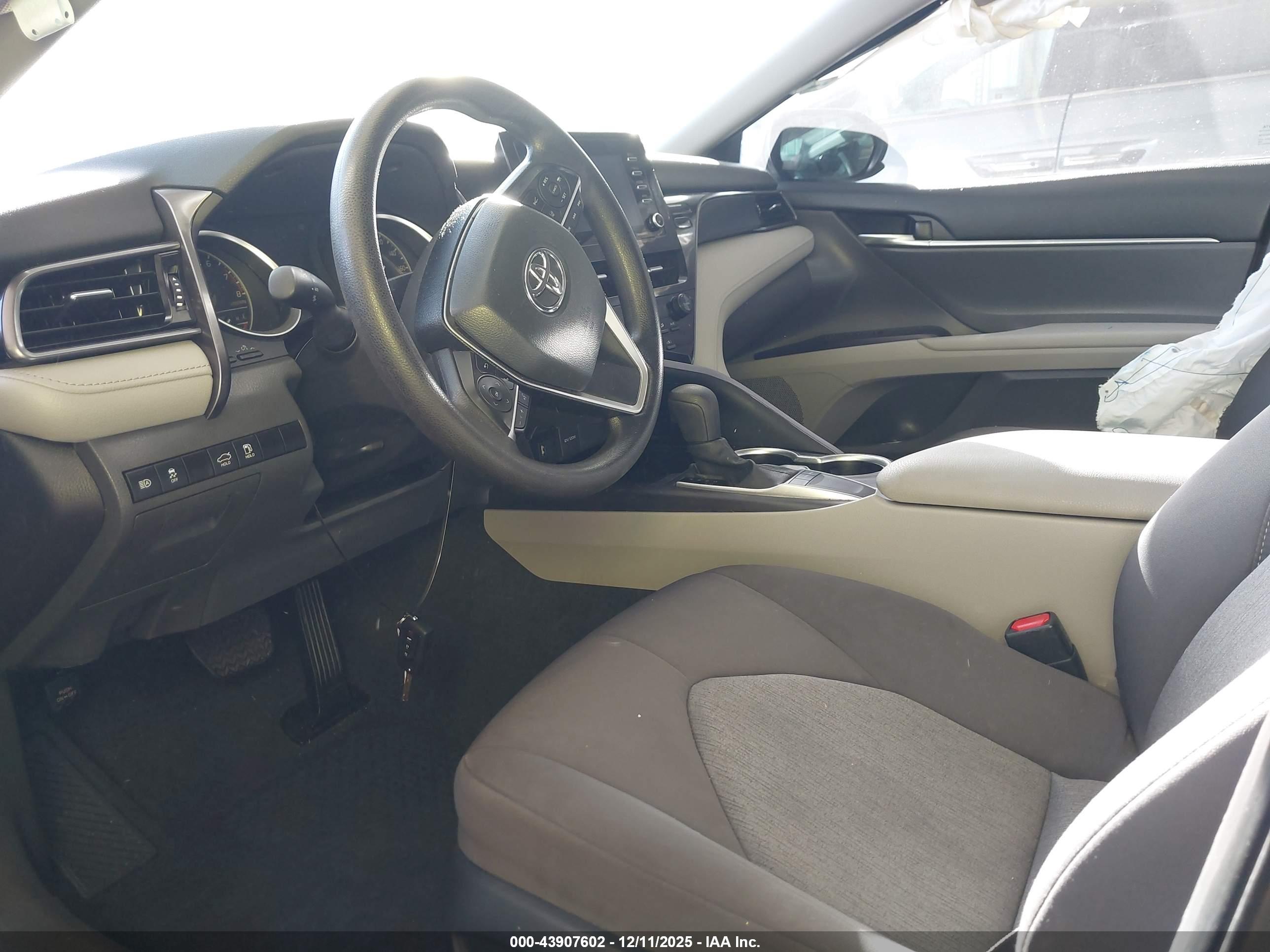 TOYOTA CAMRY image 5