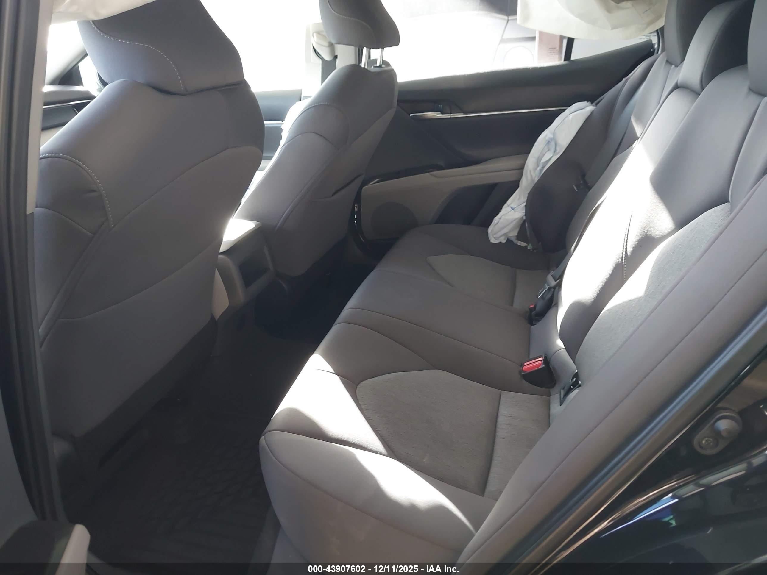 TOYOTA CAMRY image 8