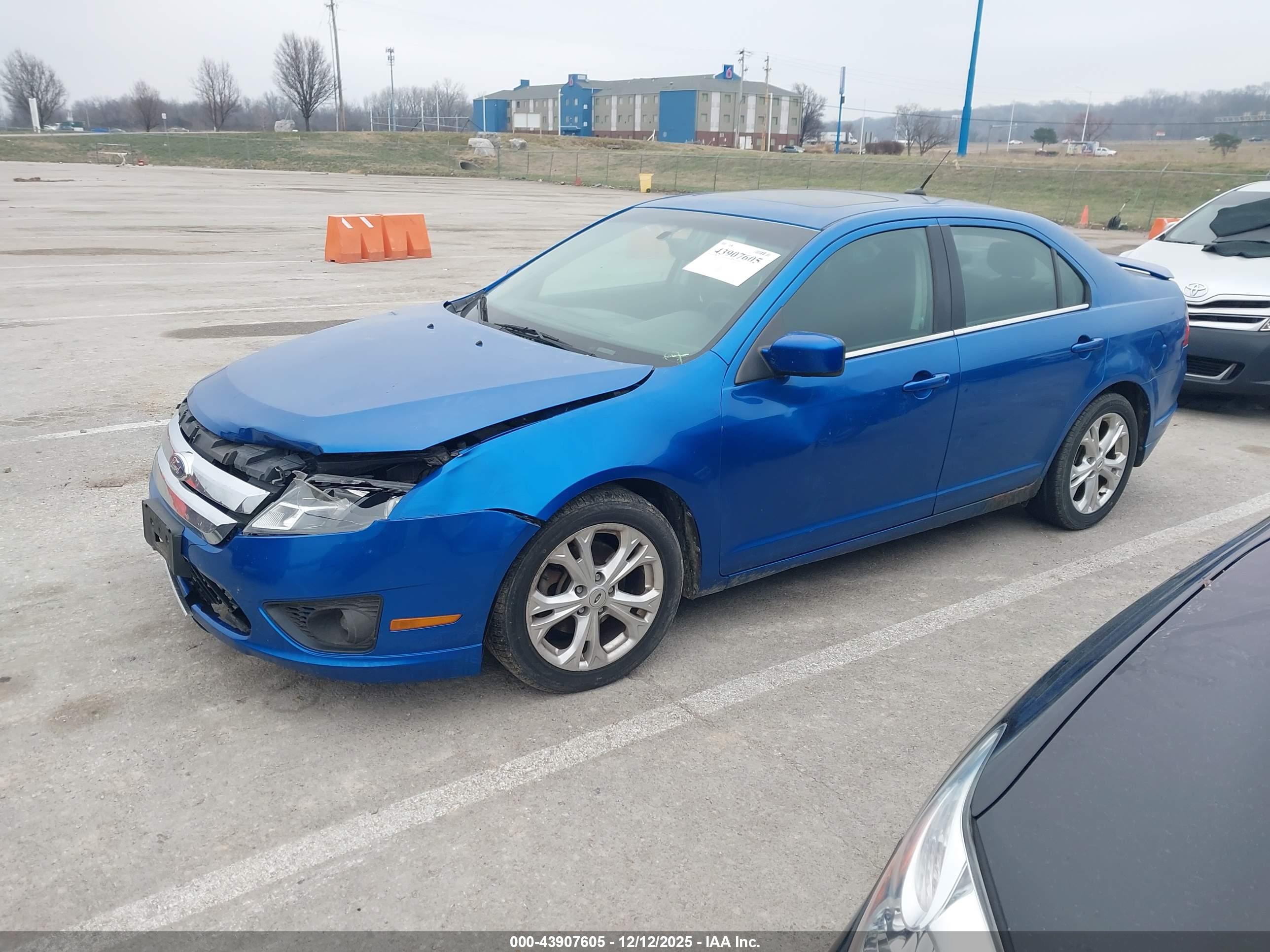 FORD FUSION image 2