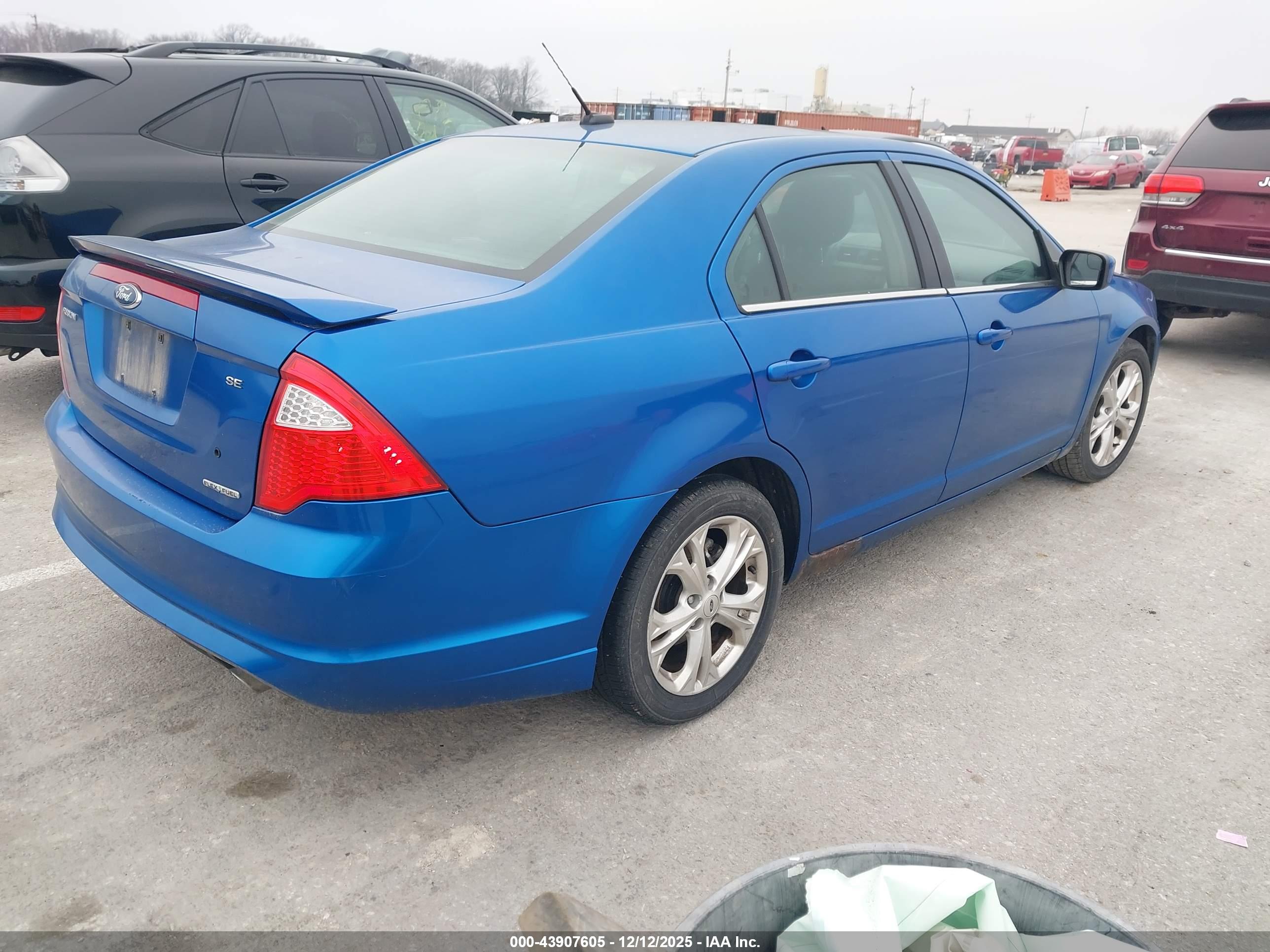 FORD FUSION image 4
