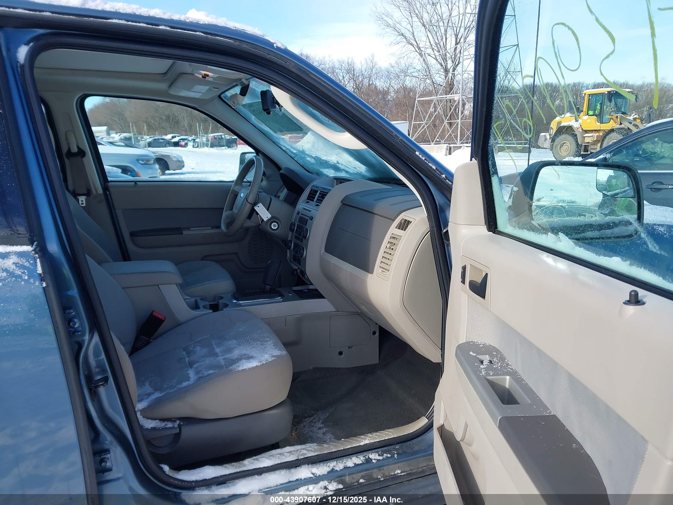 FORD ESCAPE image 5