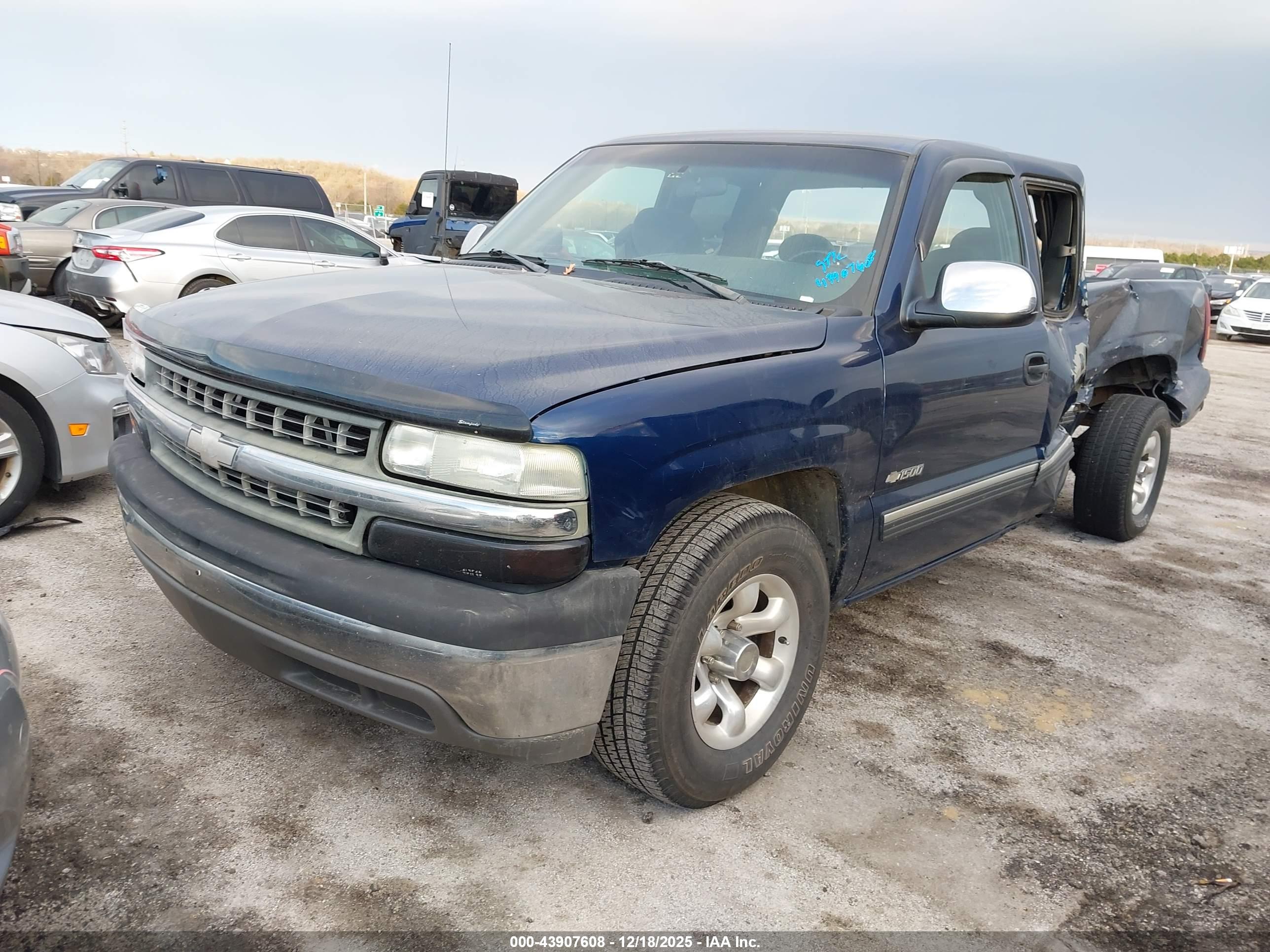 CHEVROLET SILVERADO image 2