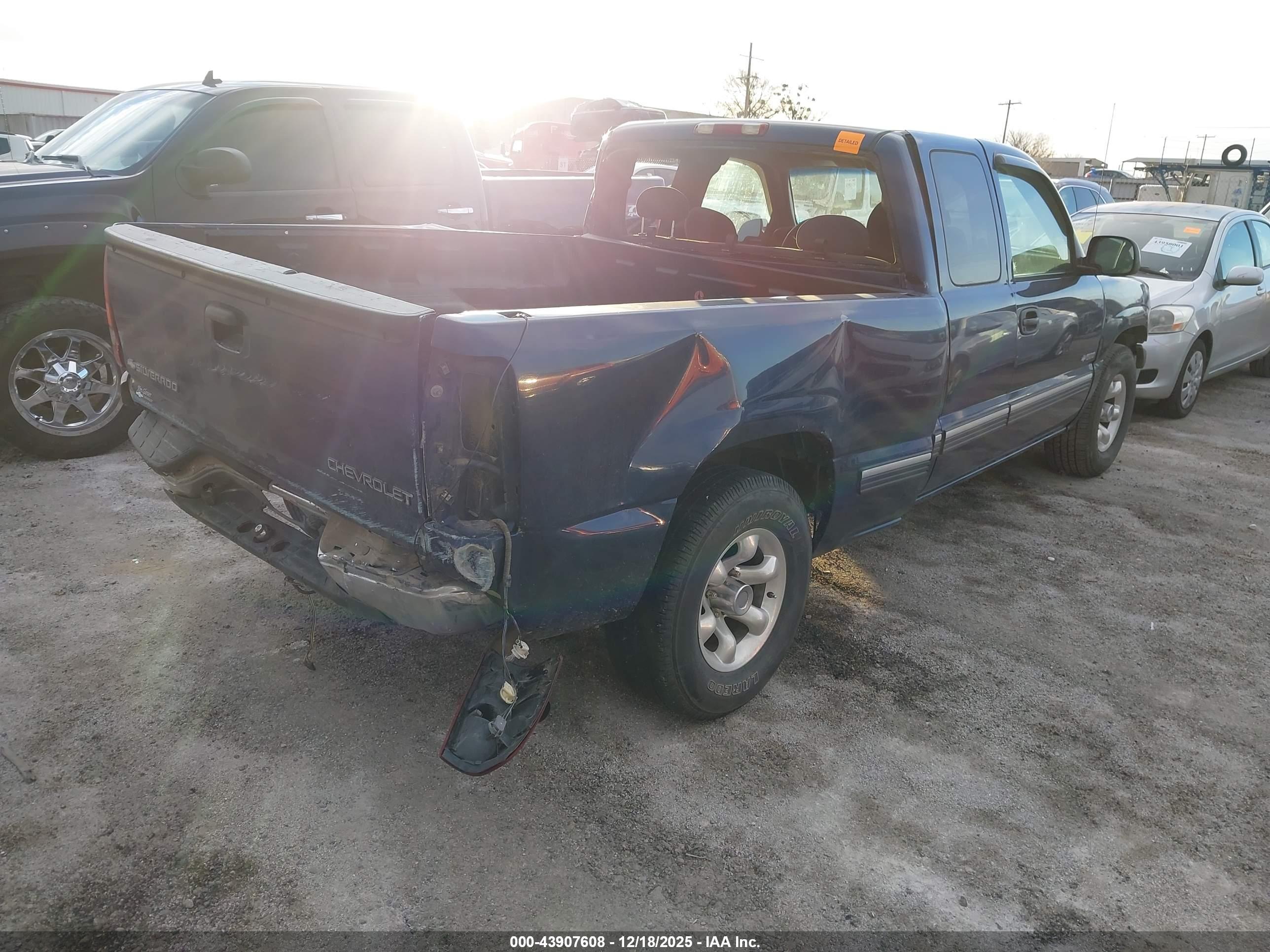 CHEVROLET SILVERADO image 4