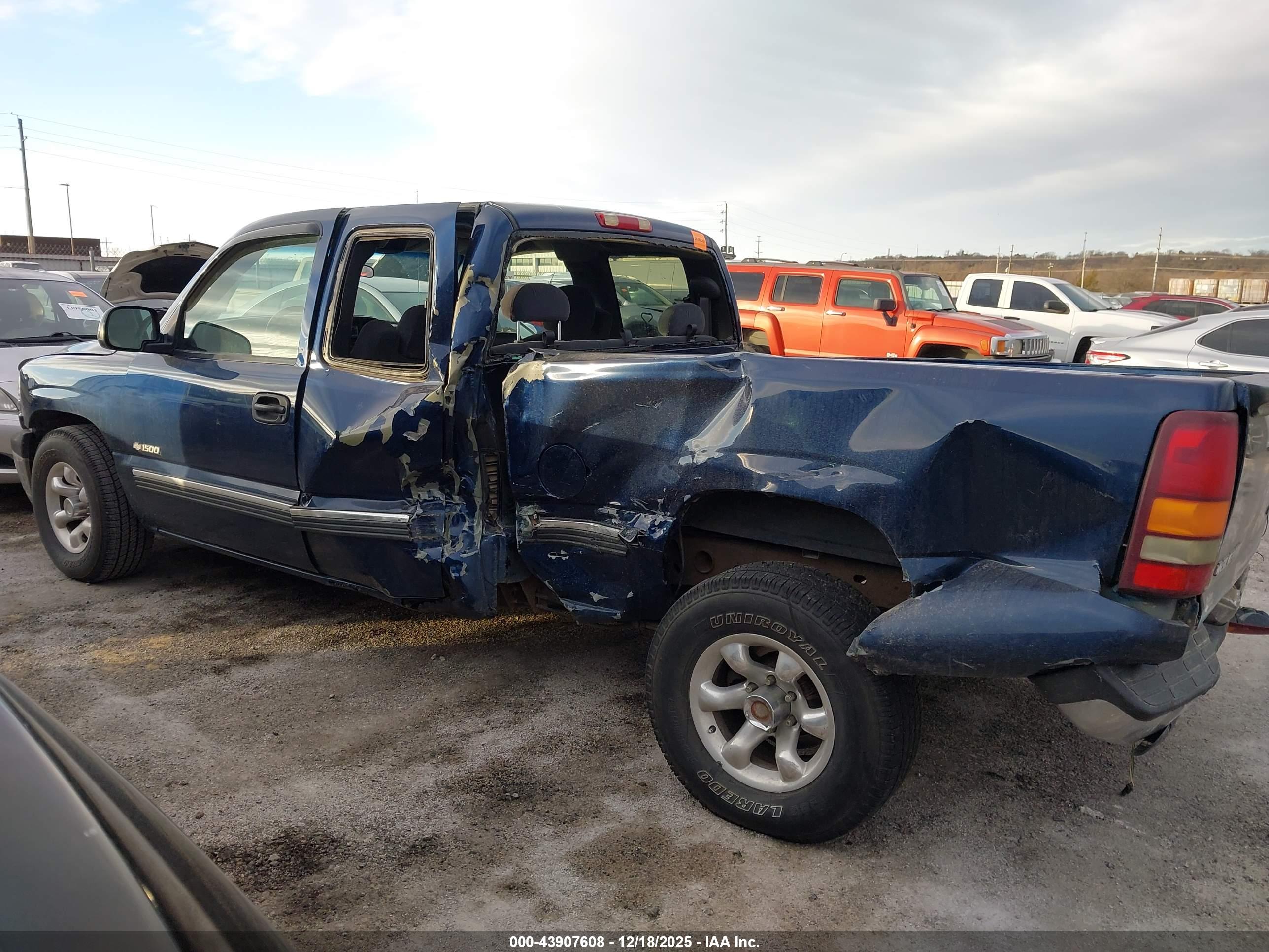 CHEVROLET SILVERADO image 6