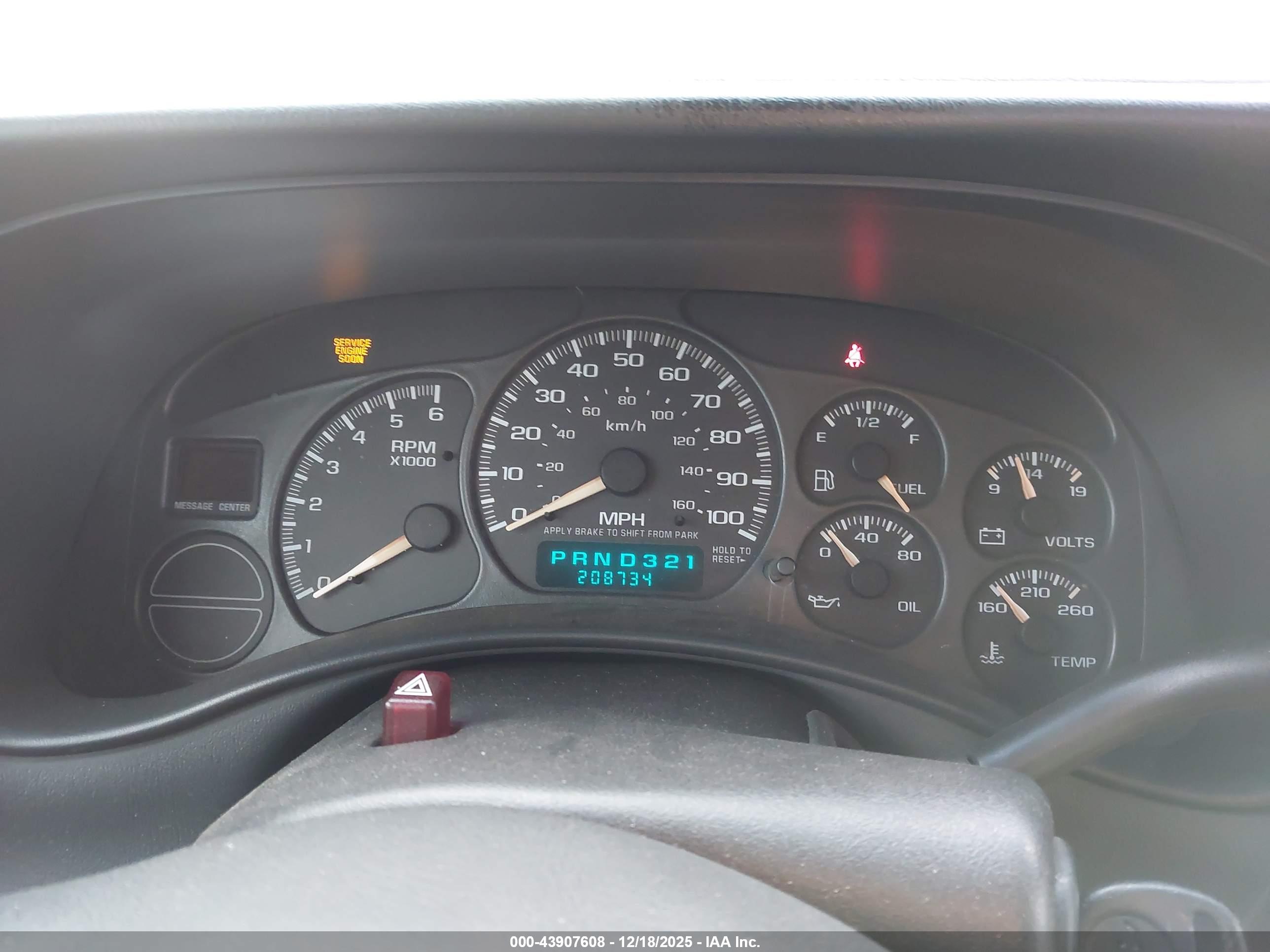 CHEVROLET SILVERADO image 7
