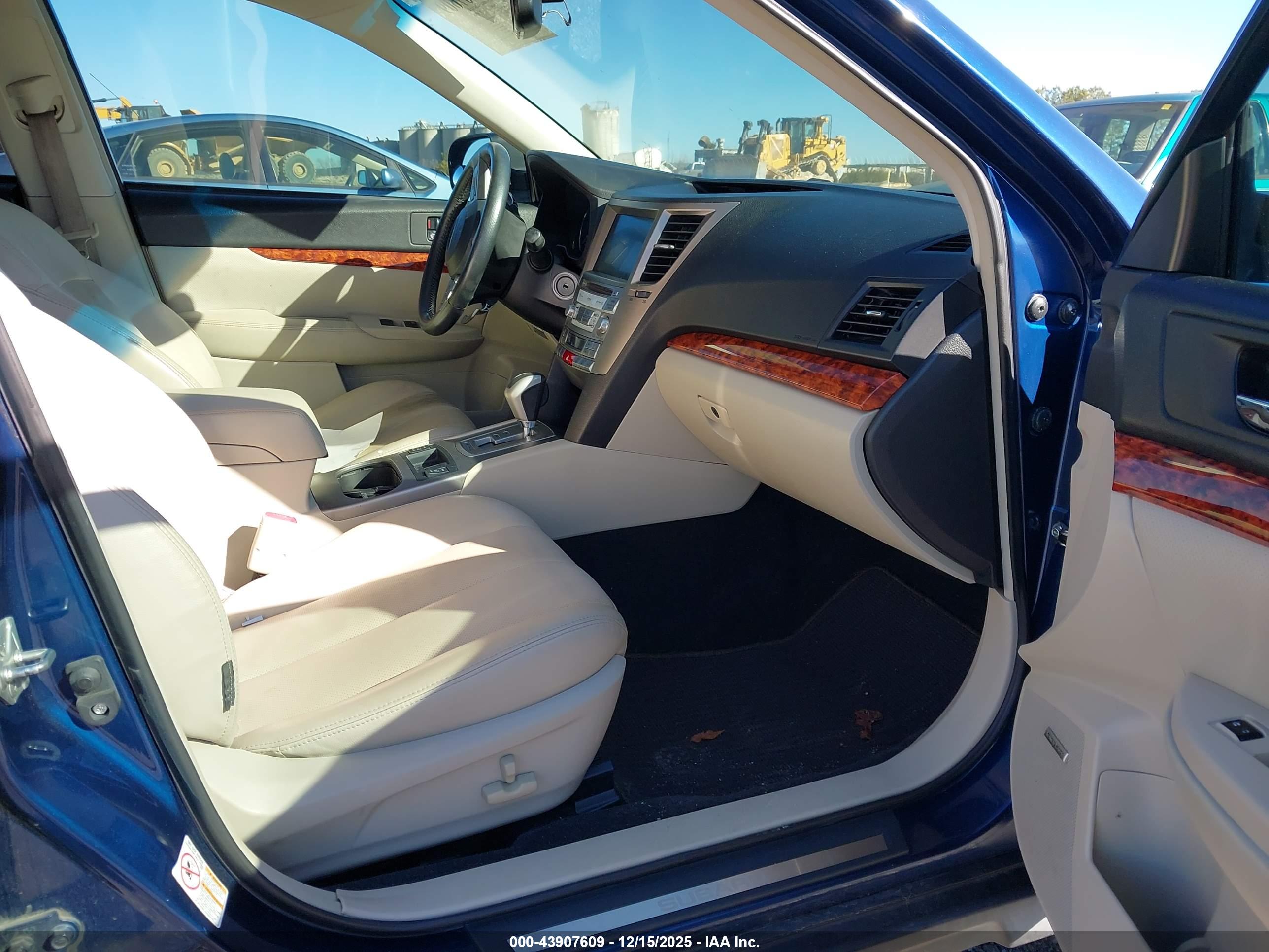 SUBARU OUTBACK image 5