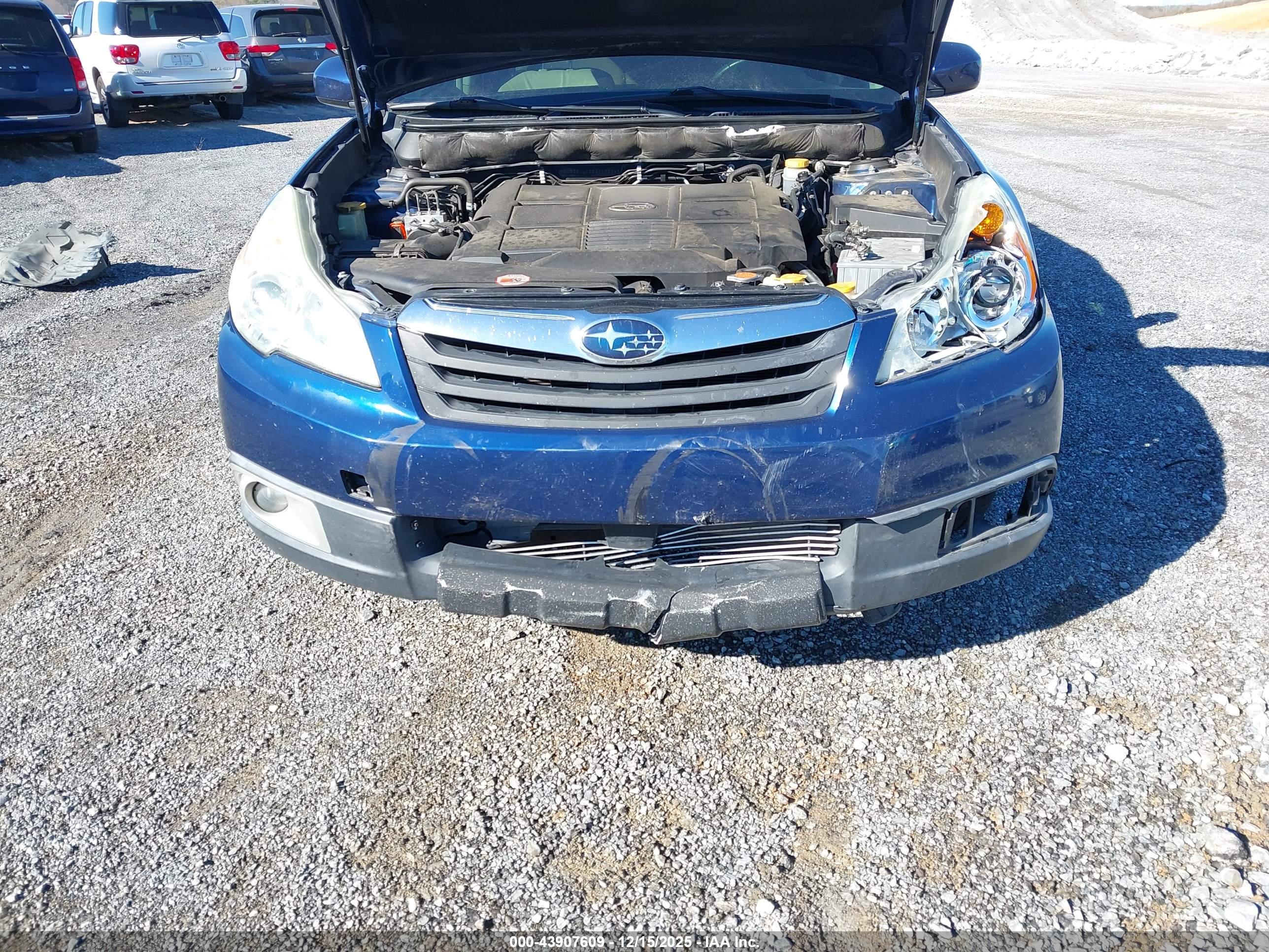 SUBARU OUTBACK image 6