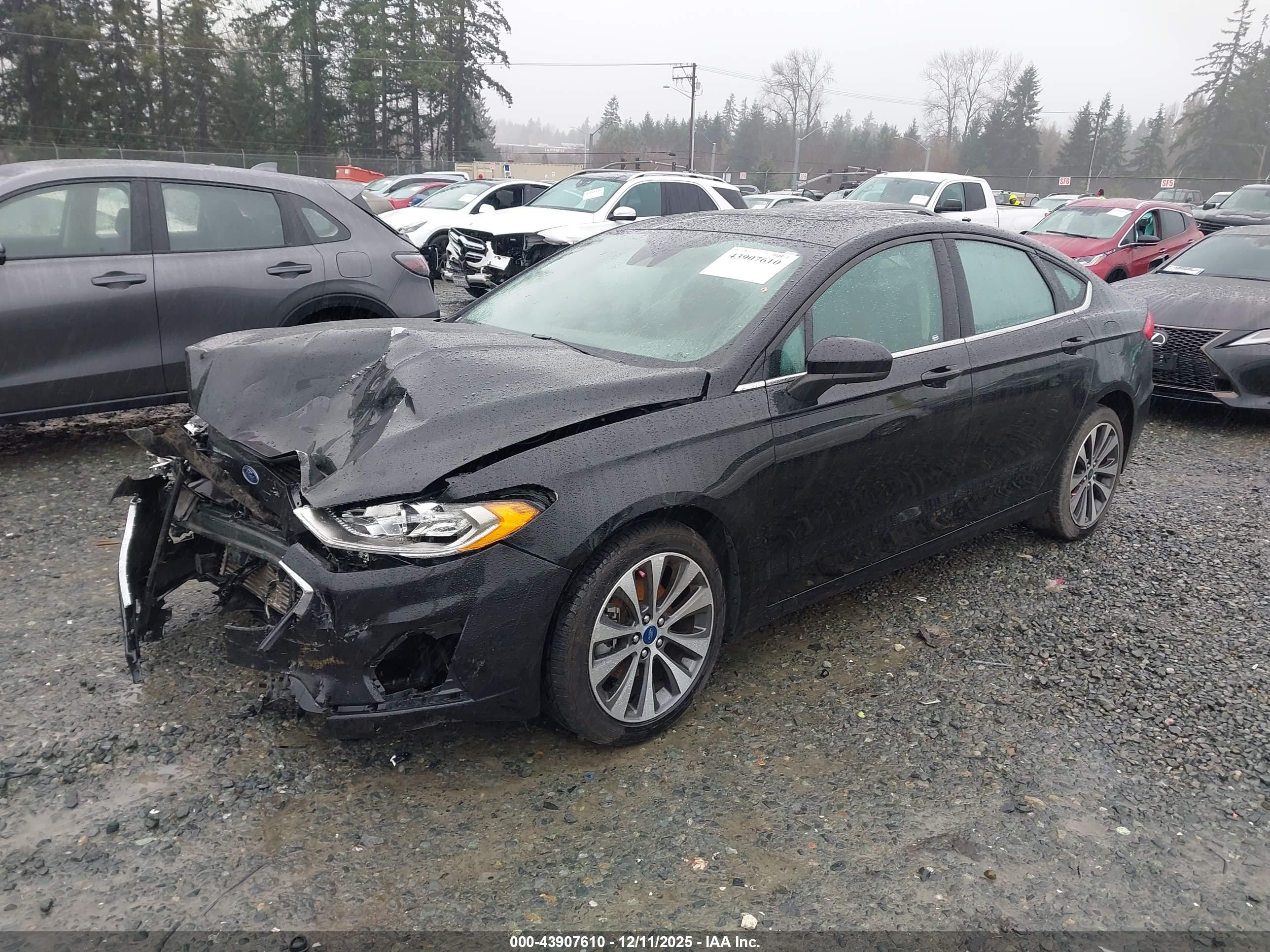 FORD FUSION image 2