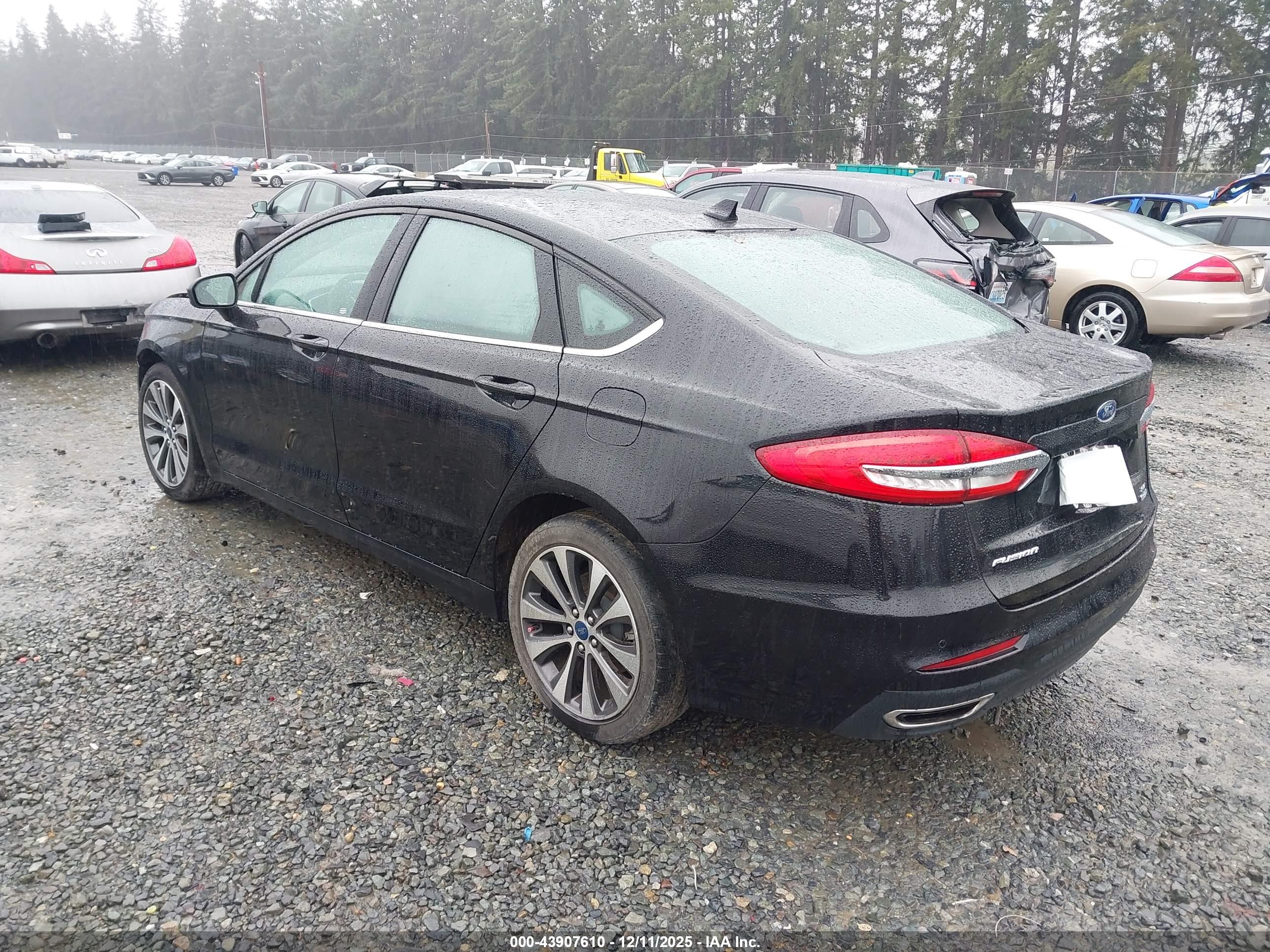 FORD FUSION image 3