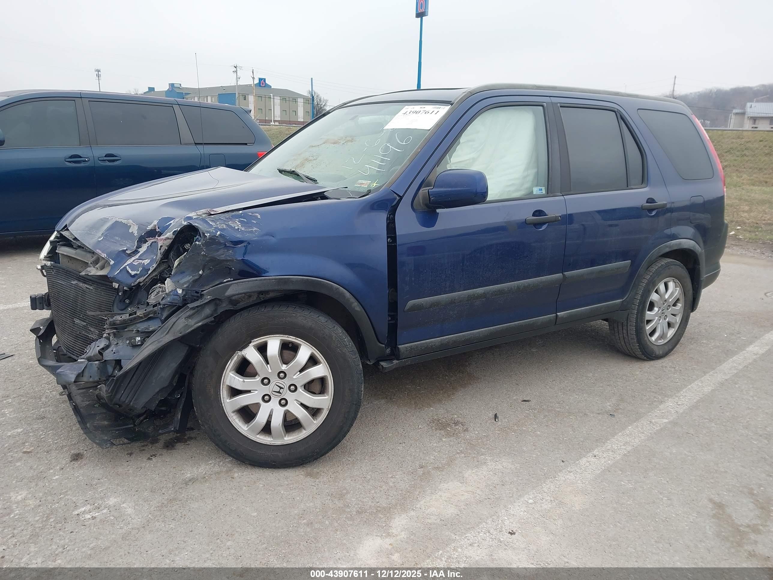 HONDA CR-V image 2