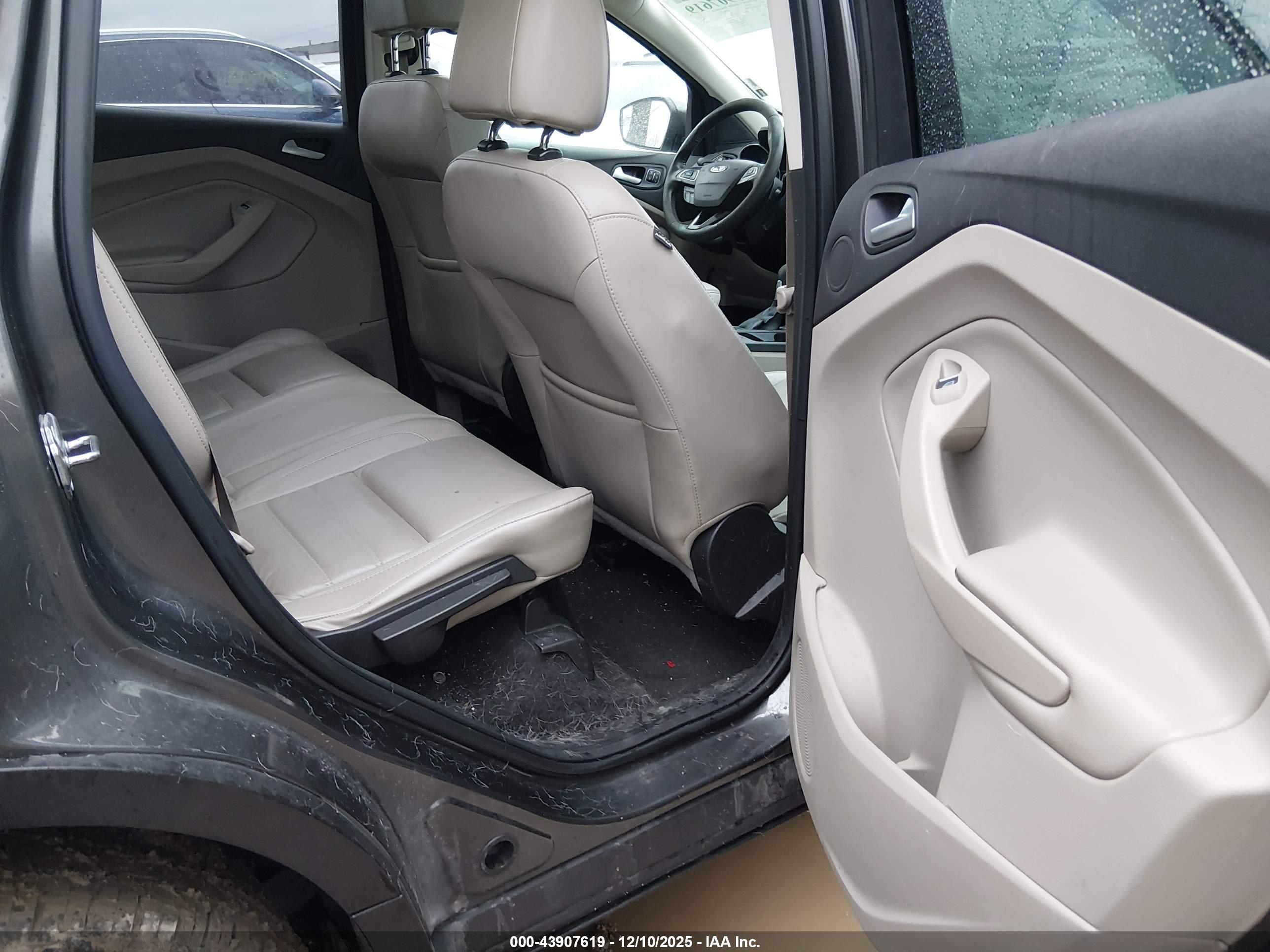 FORD ESCAPE image 8