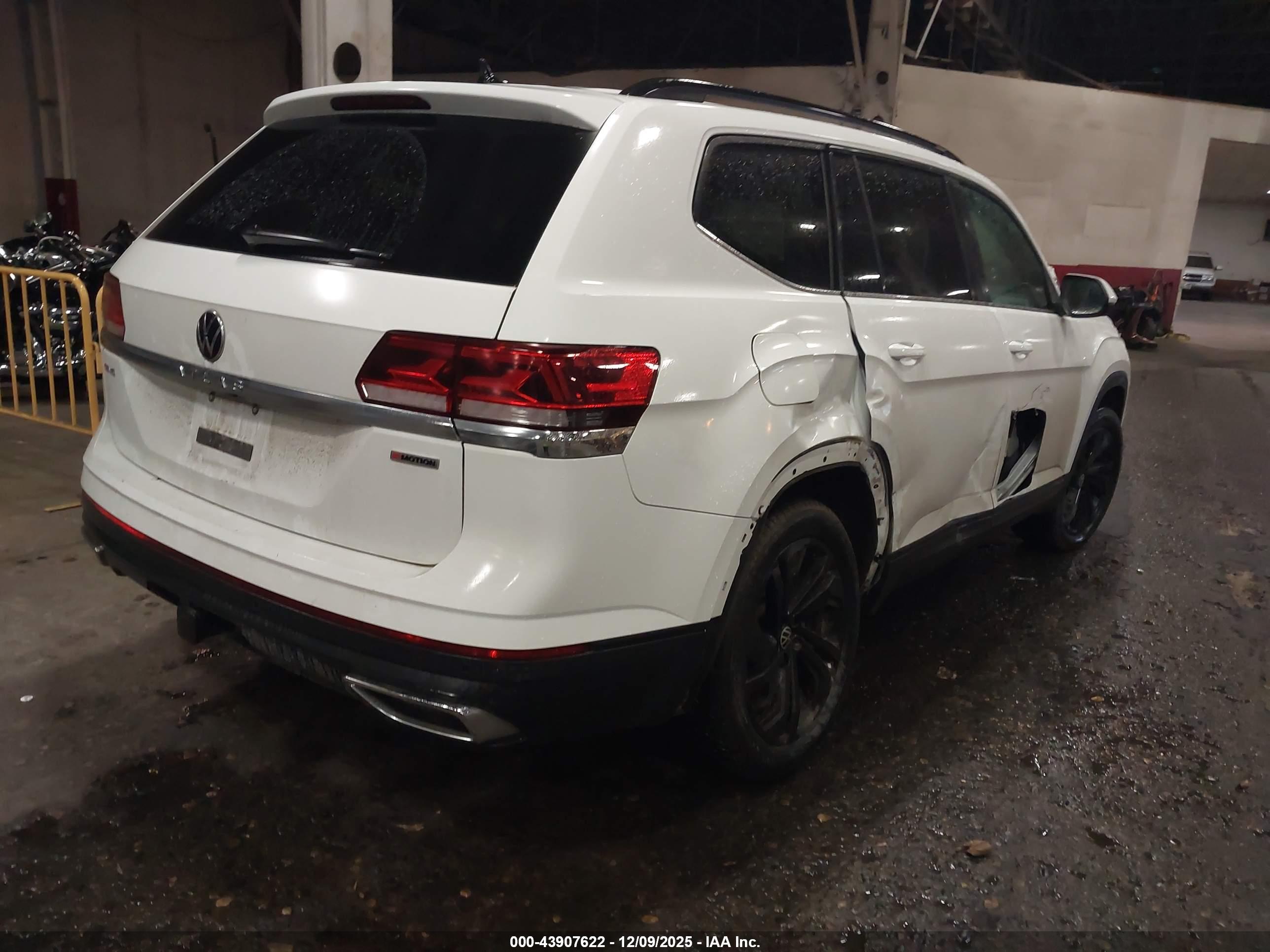 VOLKSWAGEN ATLAS image 4
