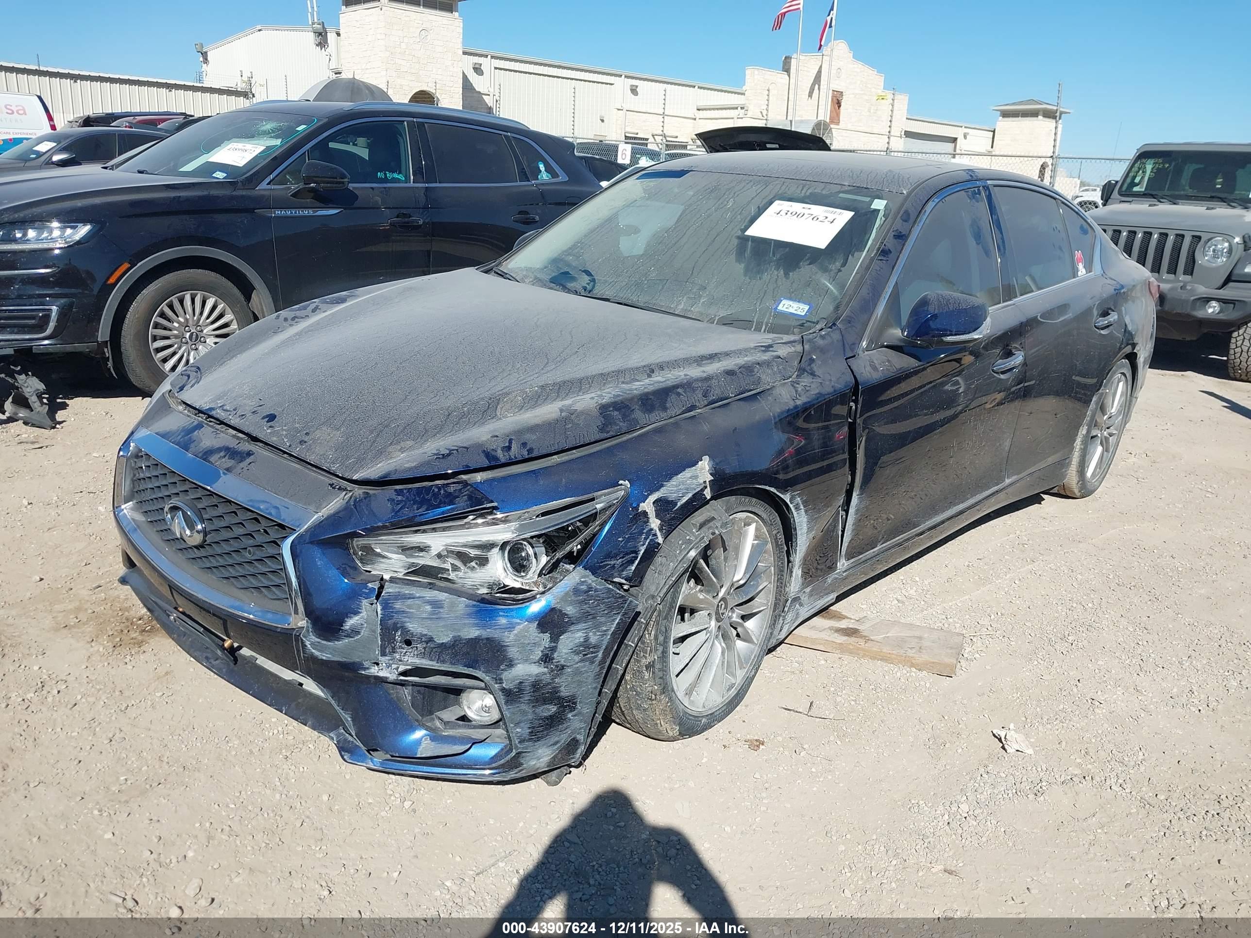 INFINITI Q50 image 2