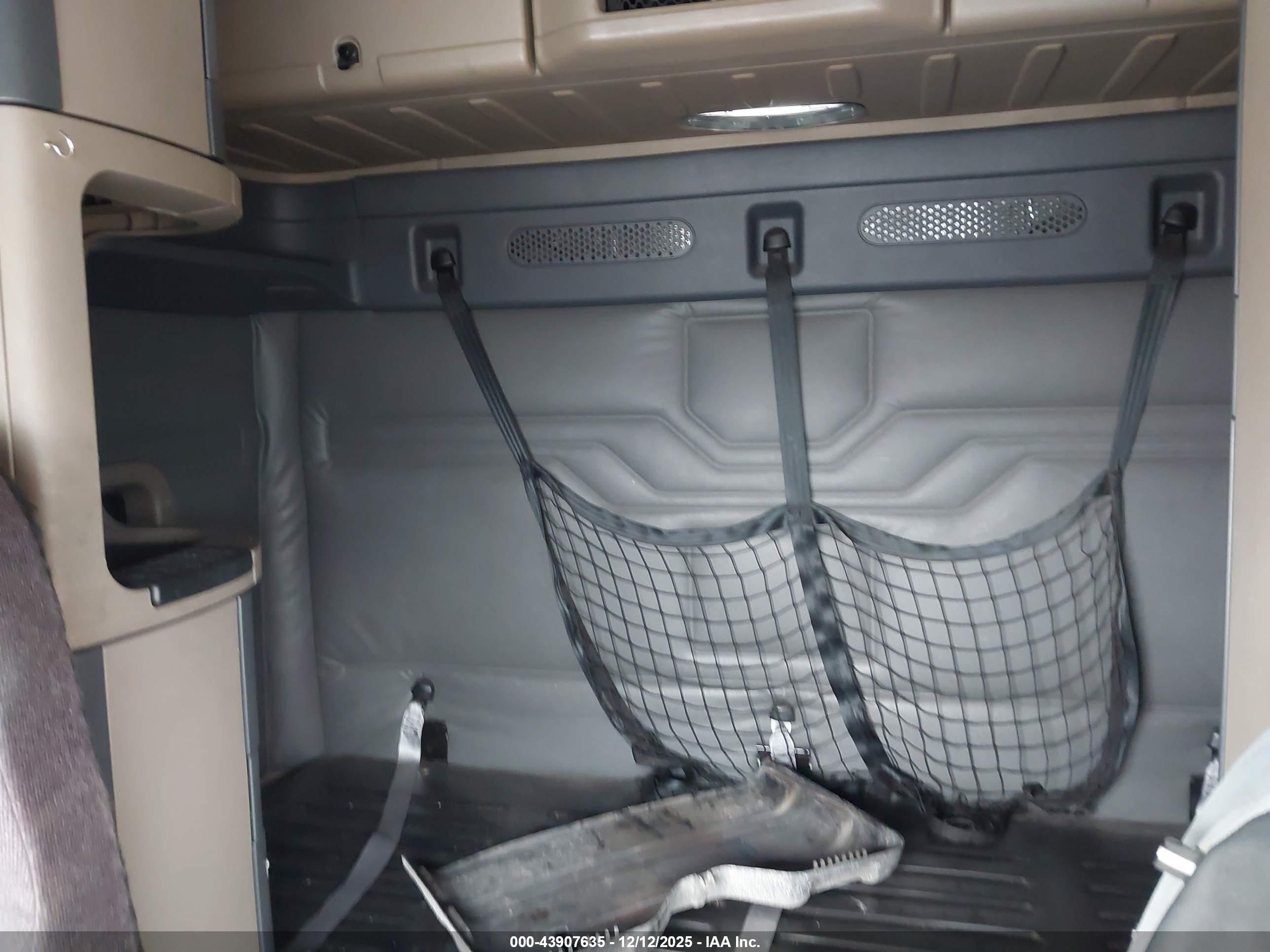 FREIGHTLINER CASCADIA image 7