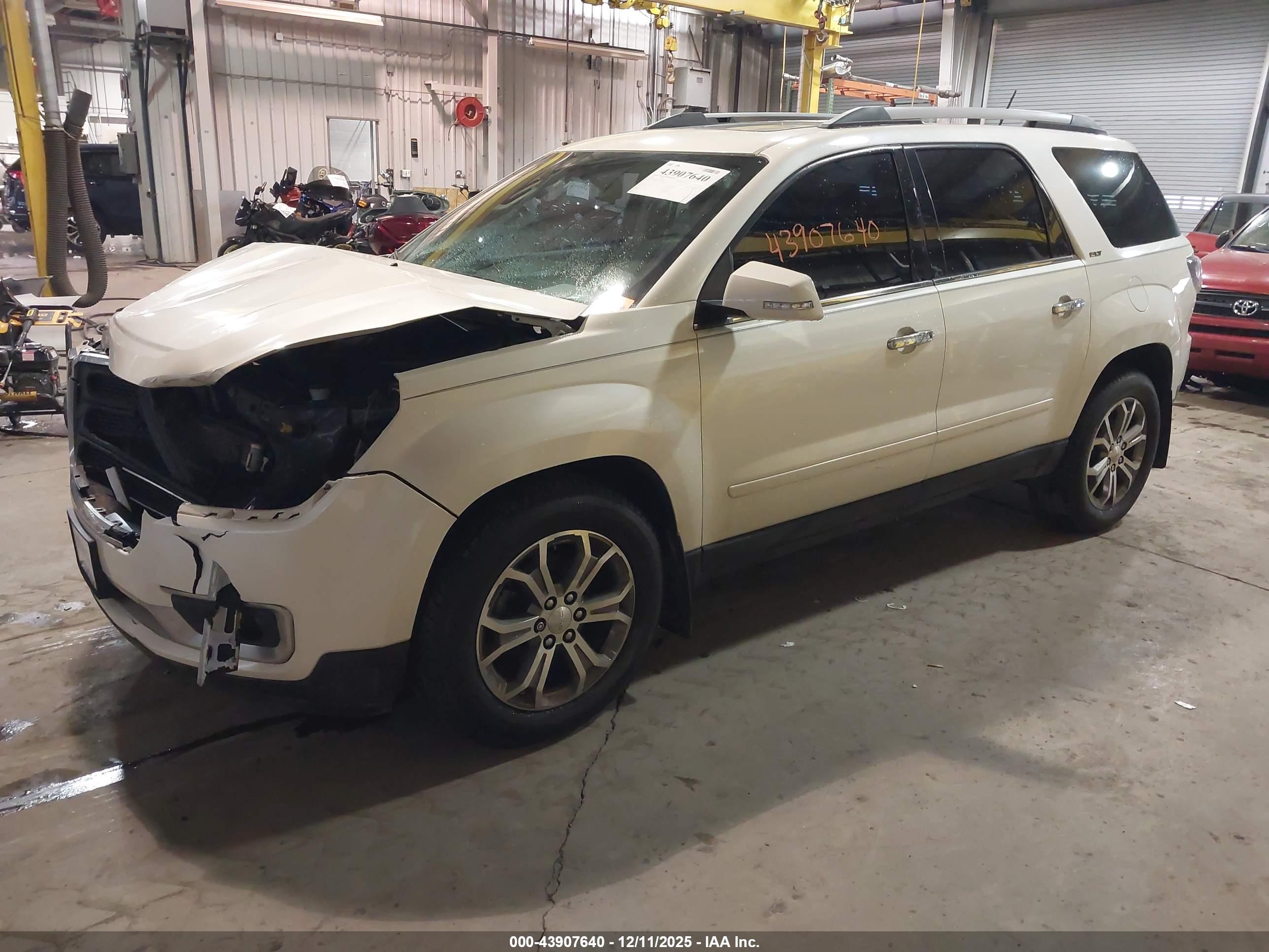 GMC ACADIA image 2