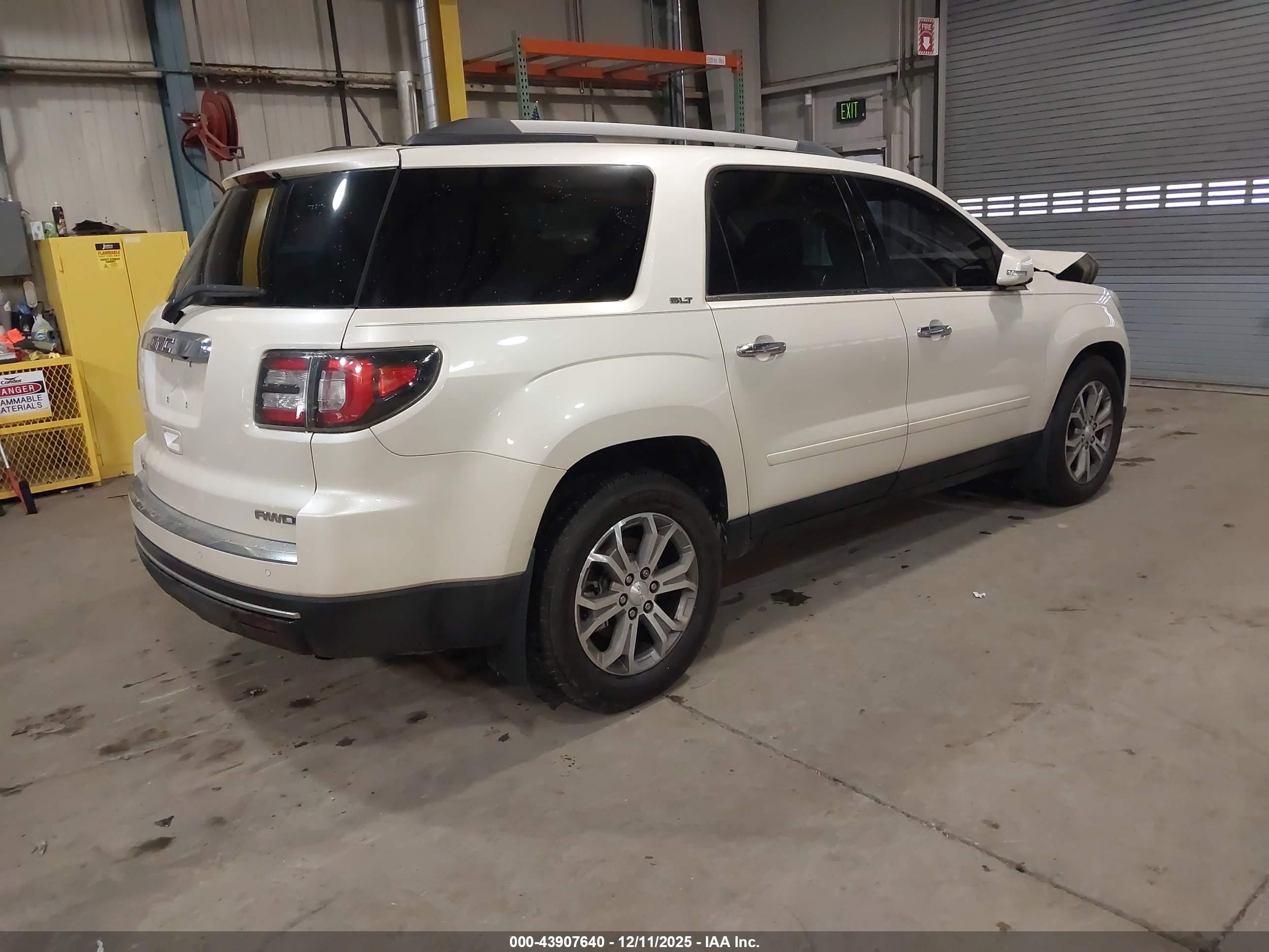 GMC ACADIA image 4