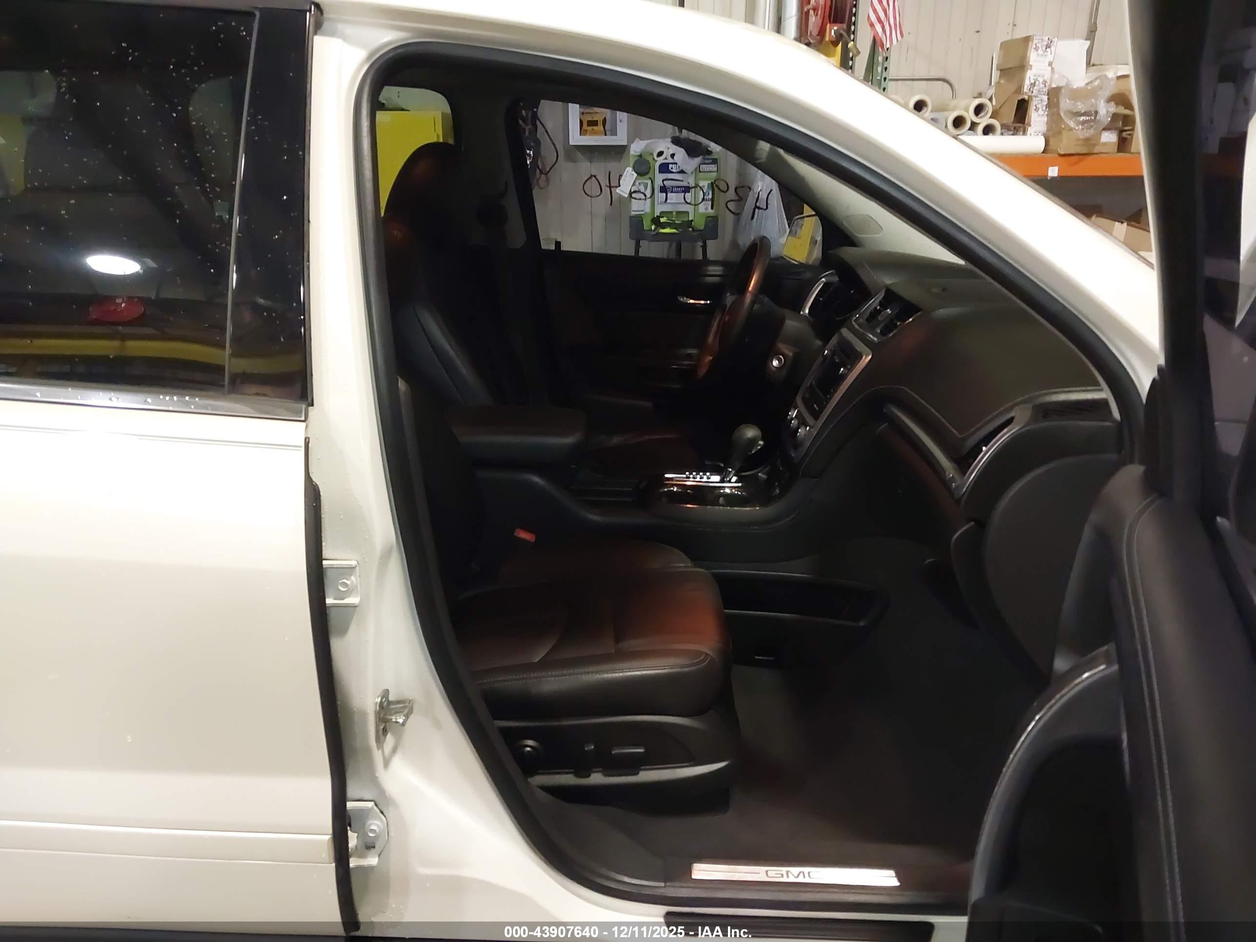 GMC ACADIA image 5