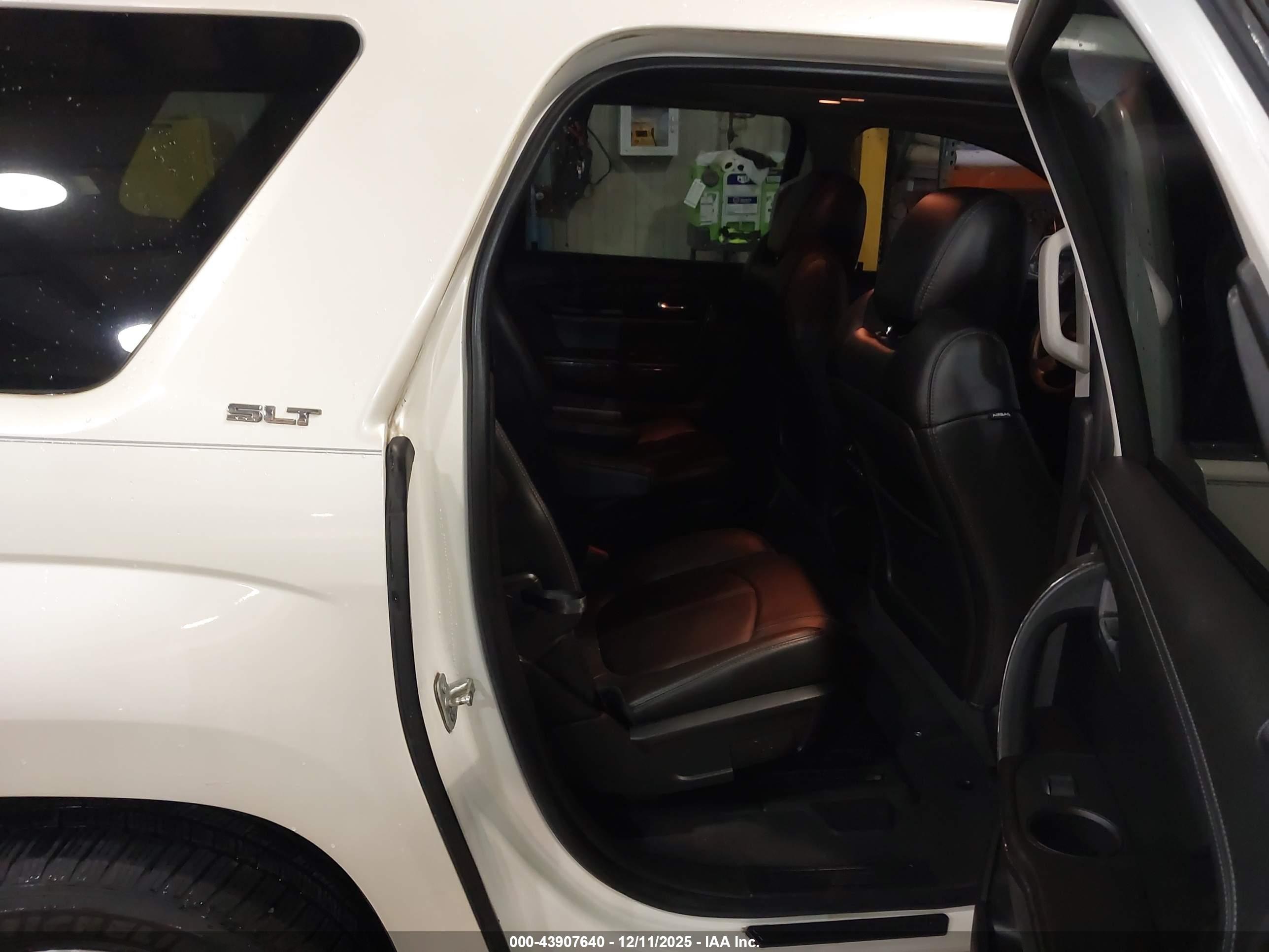 GMC ACADIA image 8