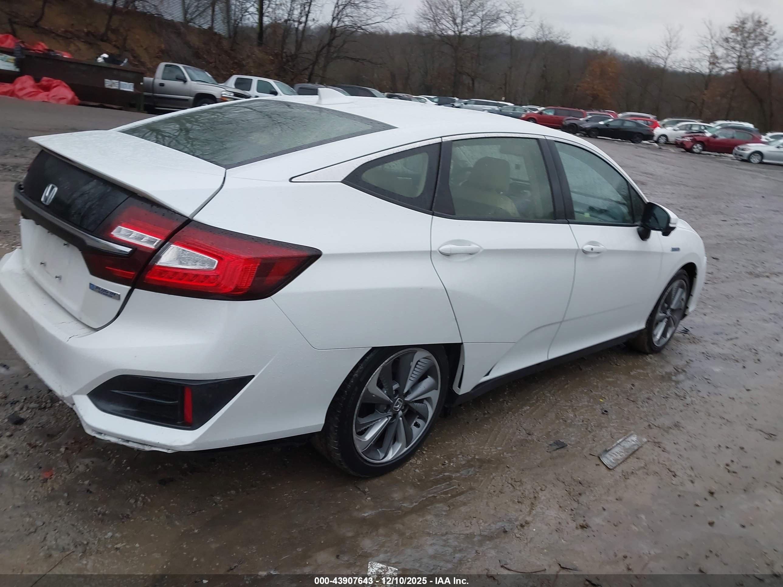 HONDA CLARITY image 4
