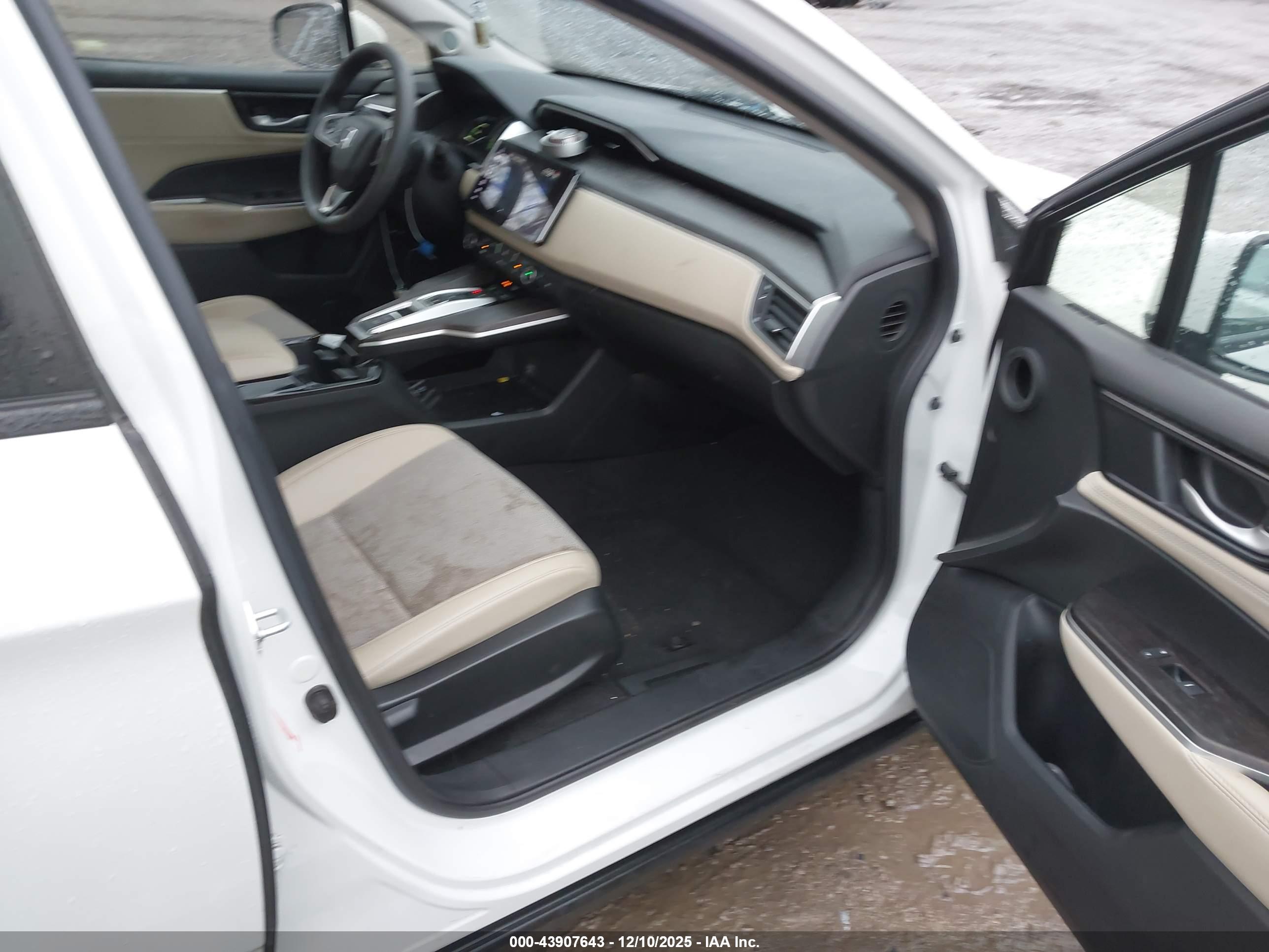 HONDA CLARITY image 5