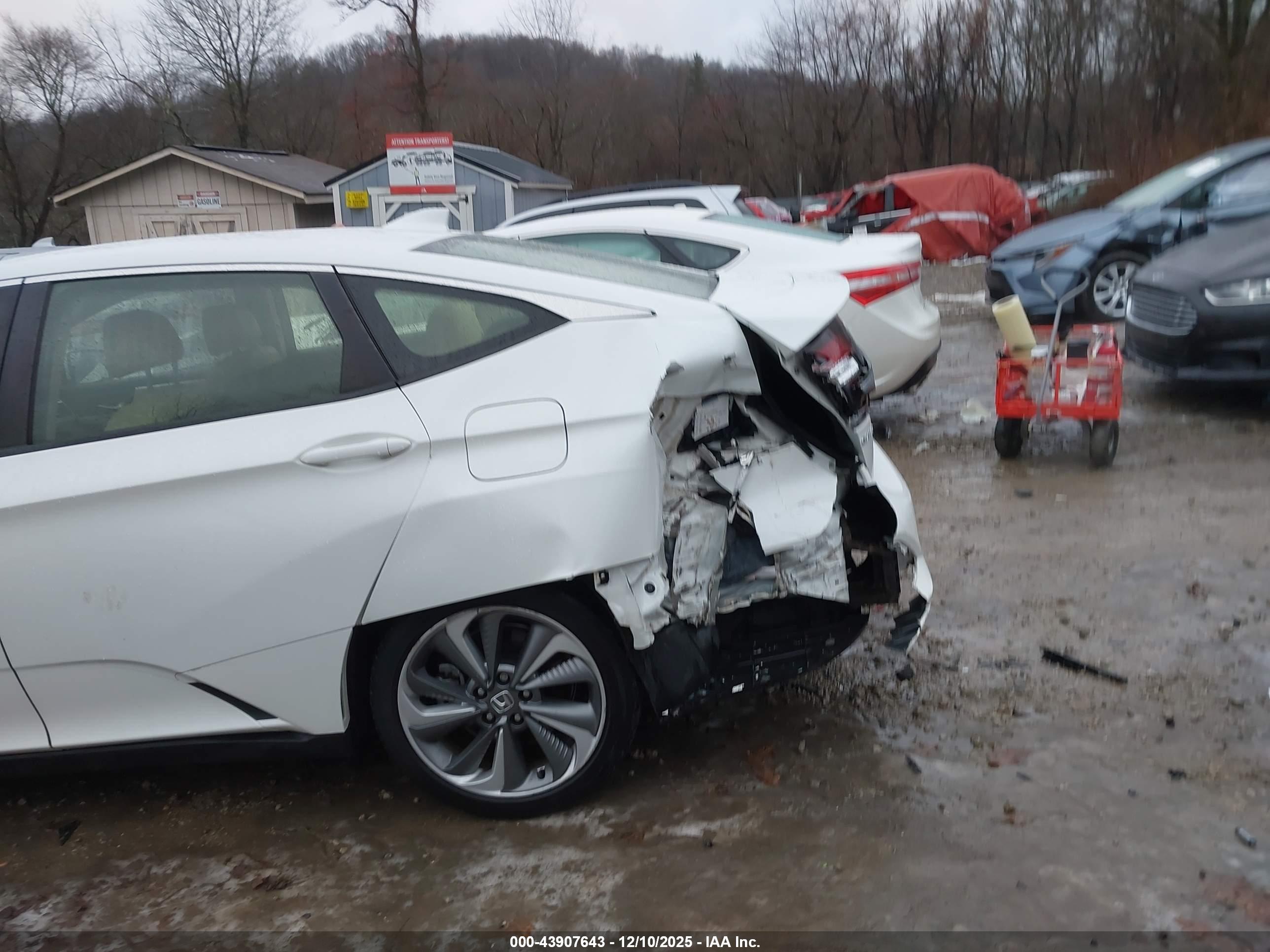 HONDA CLARITY image 6