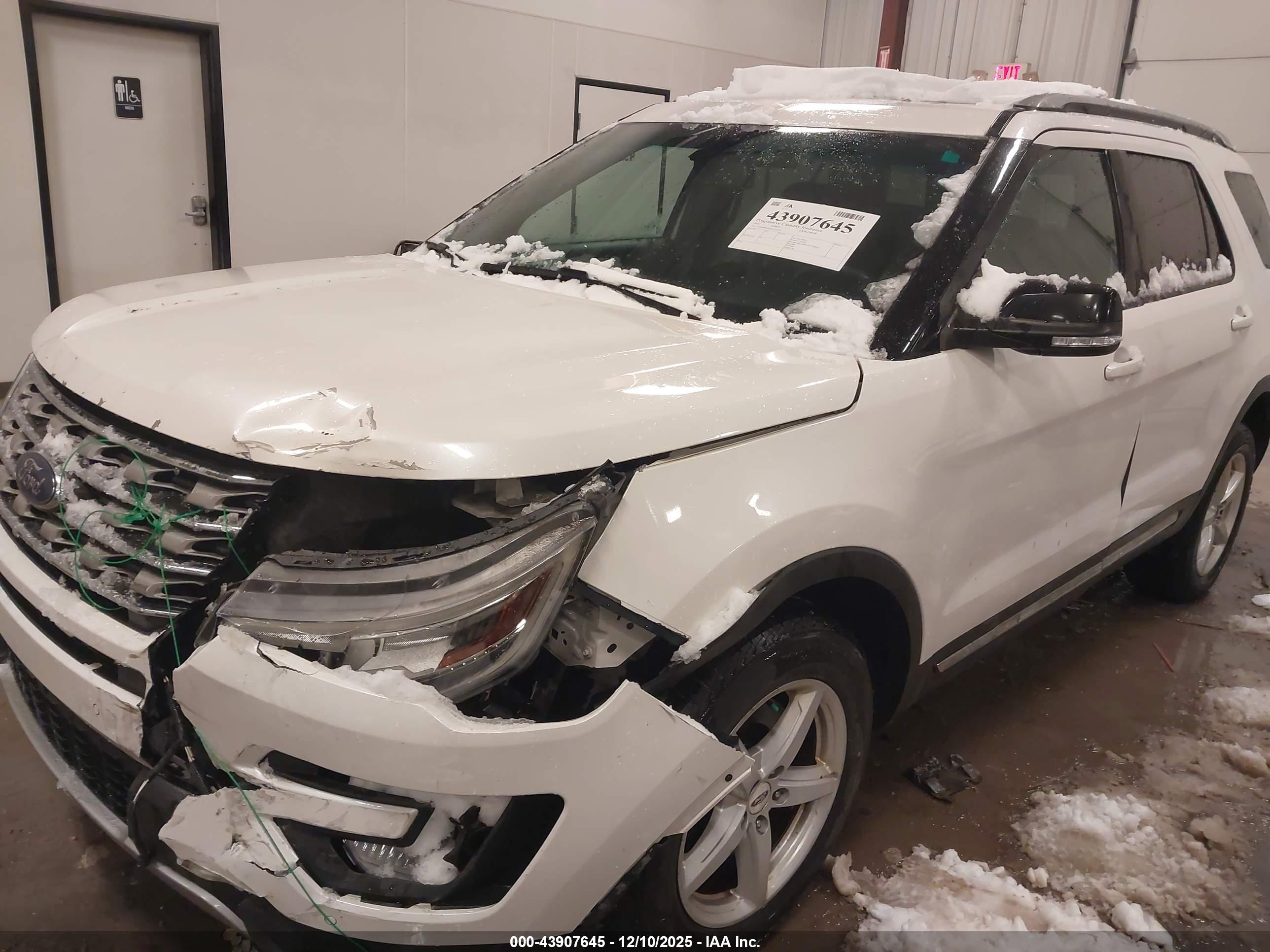 FORD EXPLORER image 2